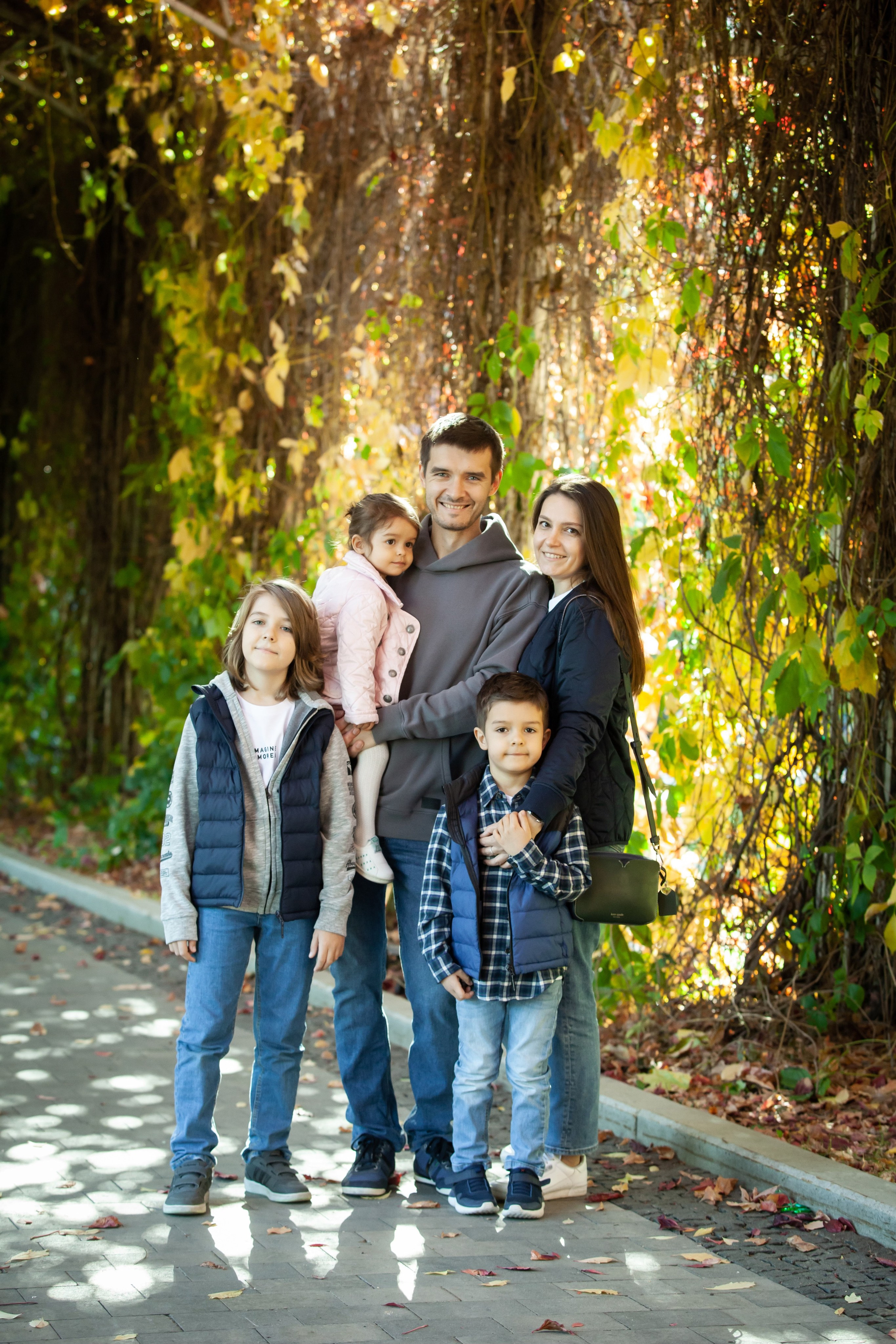 Семейная фотосъемка в саду Баумана. Фотографы в Москве Светлана Устинова и Сергей Грачев