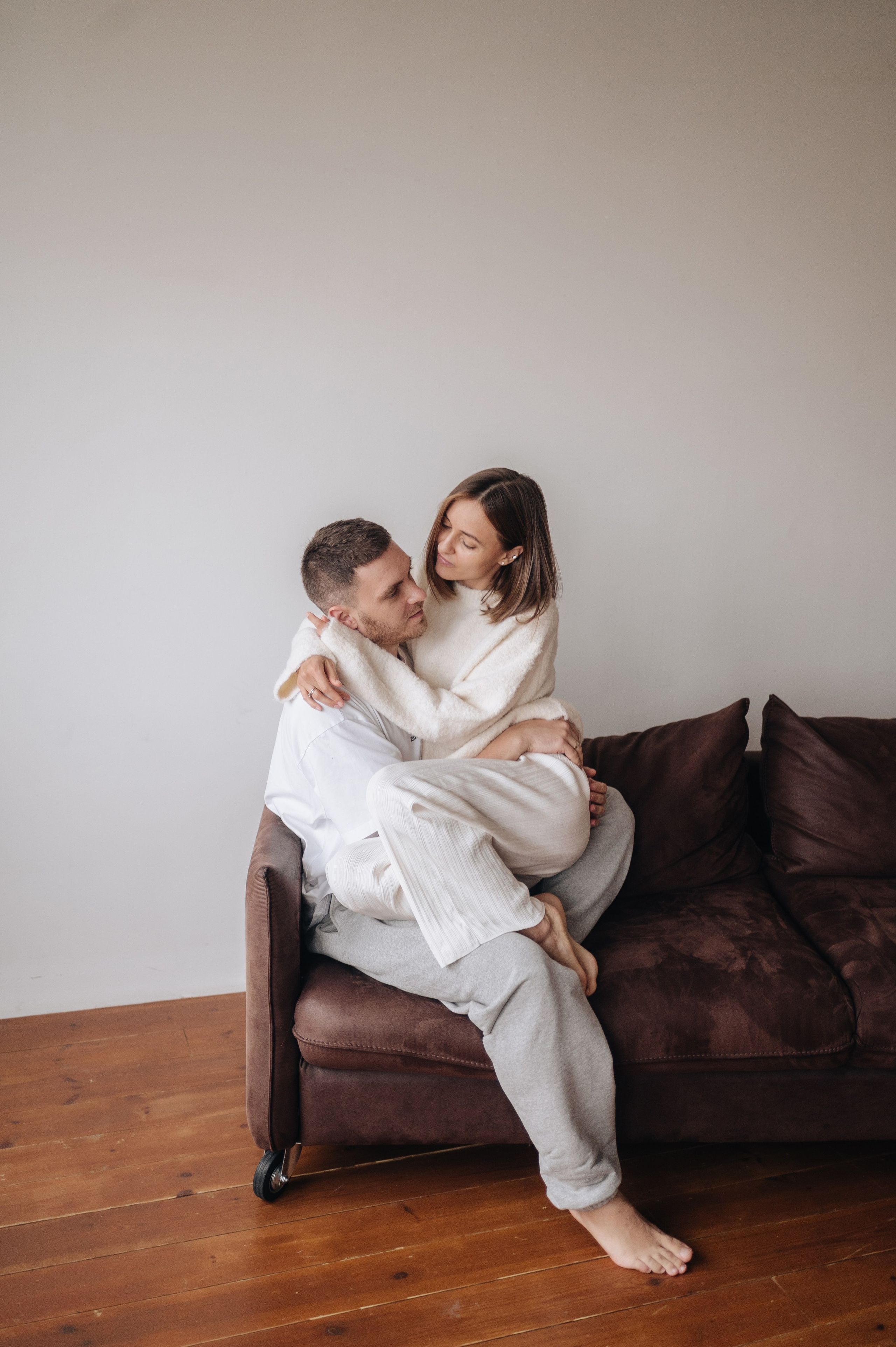 Фотосессия лав стори в студии для Данила и Альбины. Фотограф в Москве и Московской области Таня Яблочкина