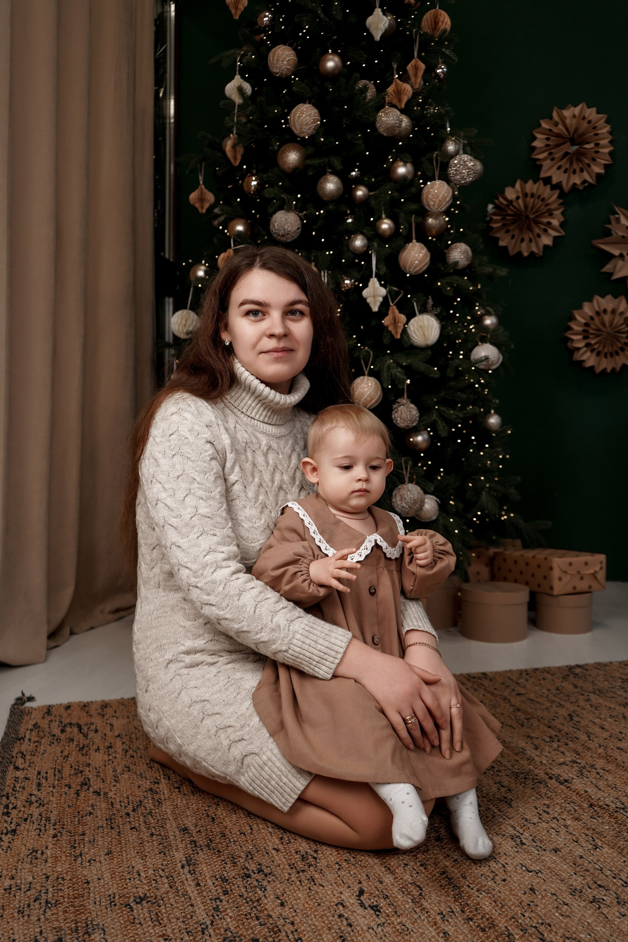 Новогодняя семейная фотосессия в фотостудии Рафинад. Фотограф Ростов-на-Дону и Новочеркасск. Свадебный фотограф в Ростове-на-Дону. Таинство Крещения и Венчания, семейные фотосессии. Алёна Чёботова