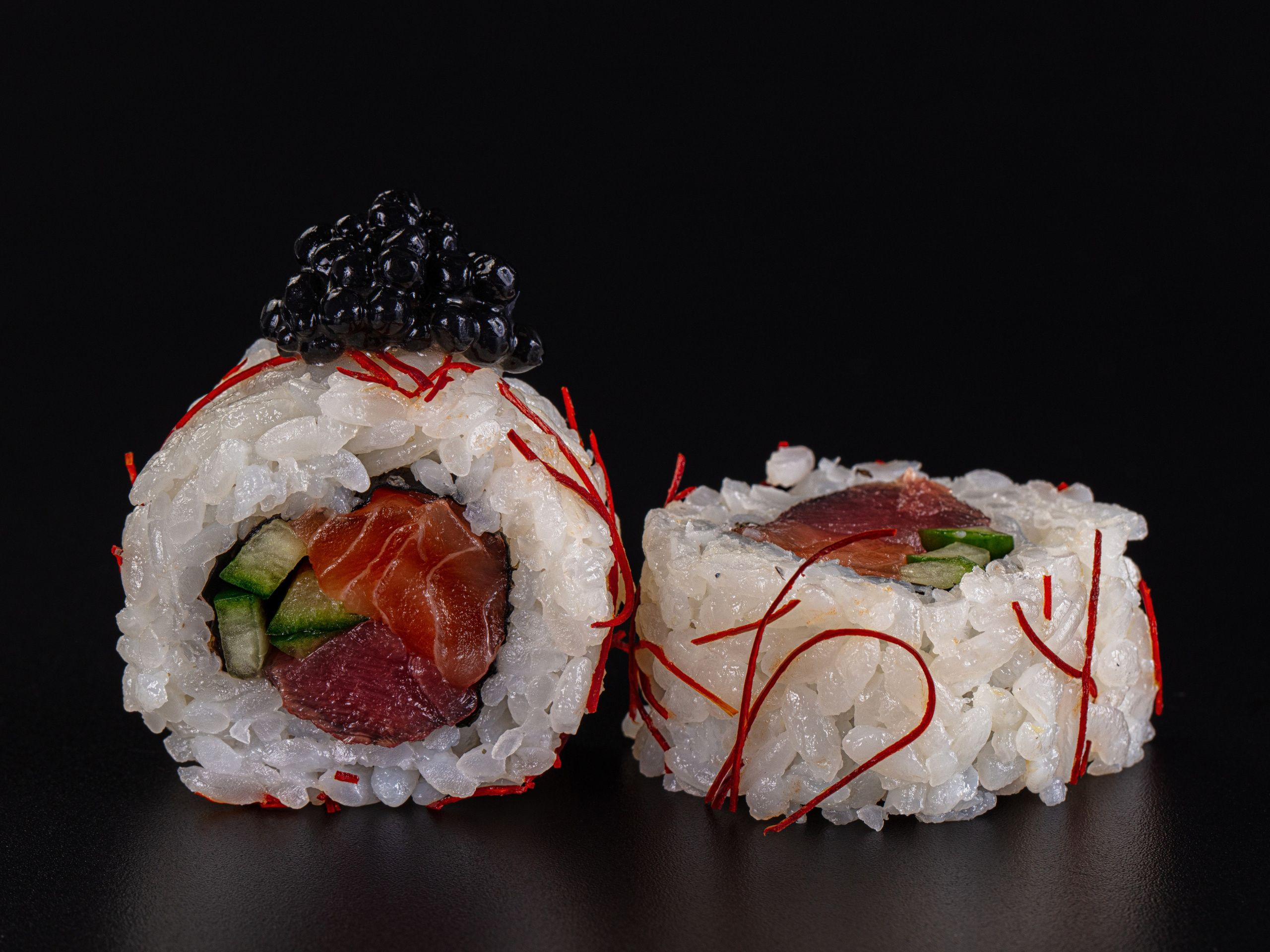 Фотосъемка суши и роллов. Заказ по тел.: +7 (906) 006-90-22. Фуд-фотограф Андрей Старостин — съемка еды в Москве. 9000 руб. в час