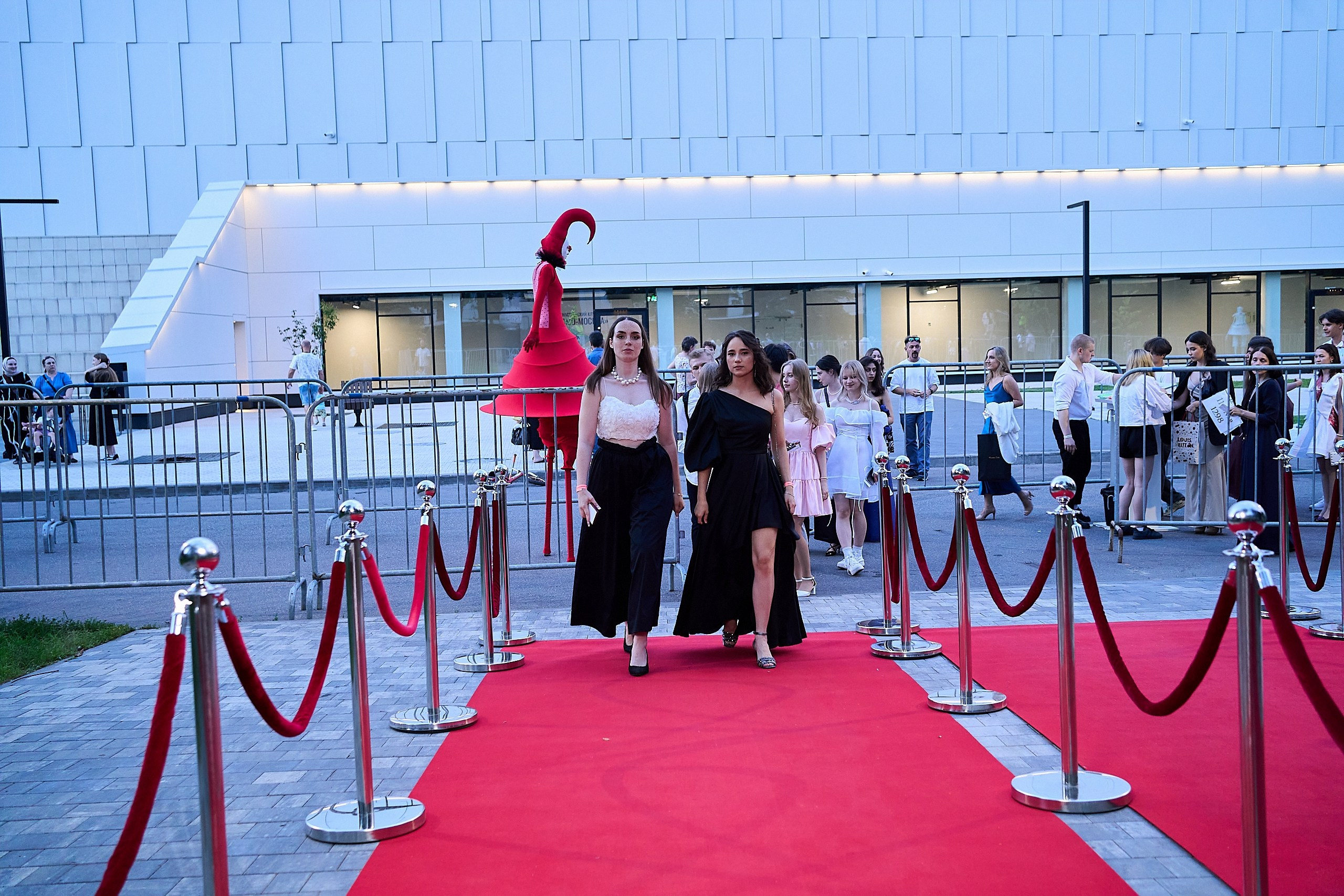 Выпускной 2024 концертный зал Академия ВТБ. Фотограф и Видеограф в Москве. Олег Корушев