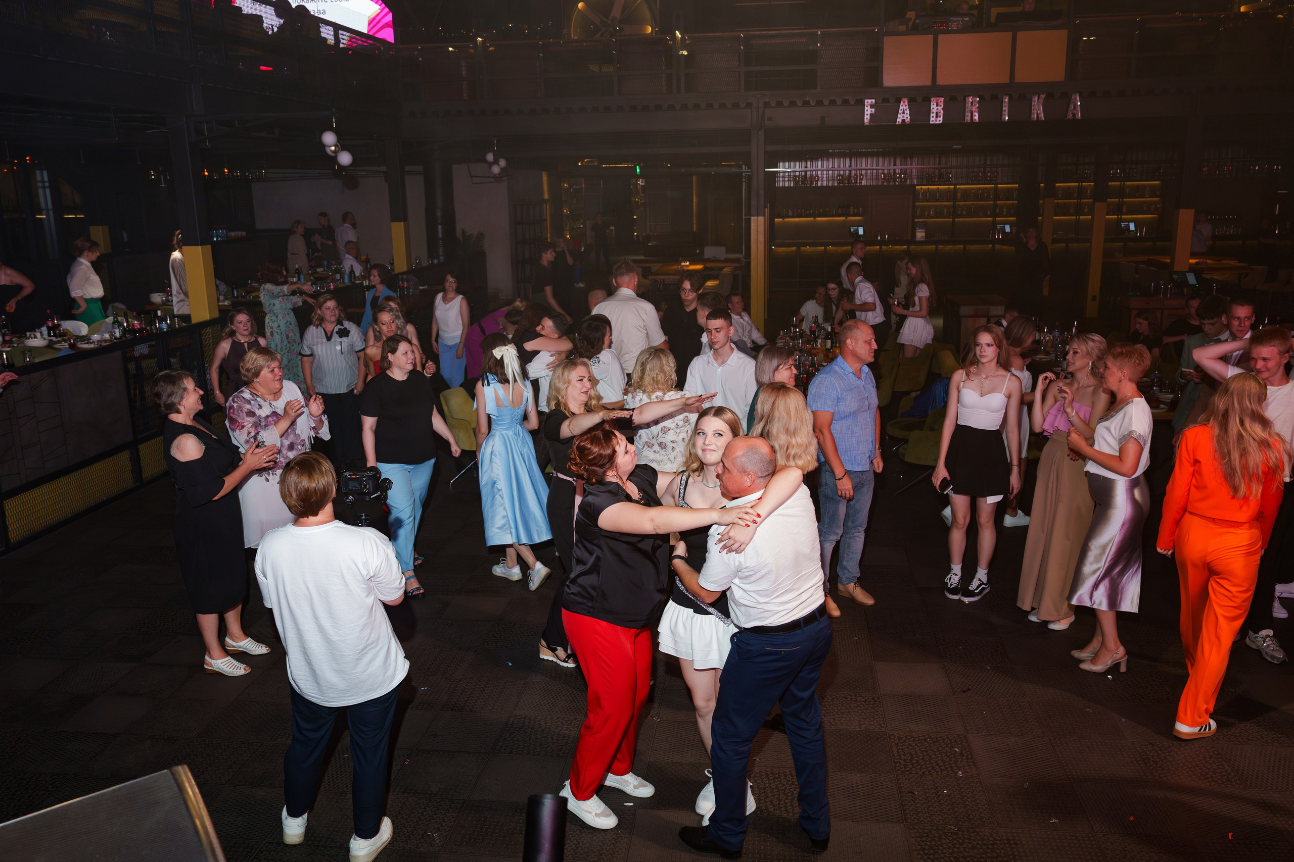 Выпускной лицея 27 (вечеринка). Свадебный и репортажный фотограф Элина Козырьянова