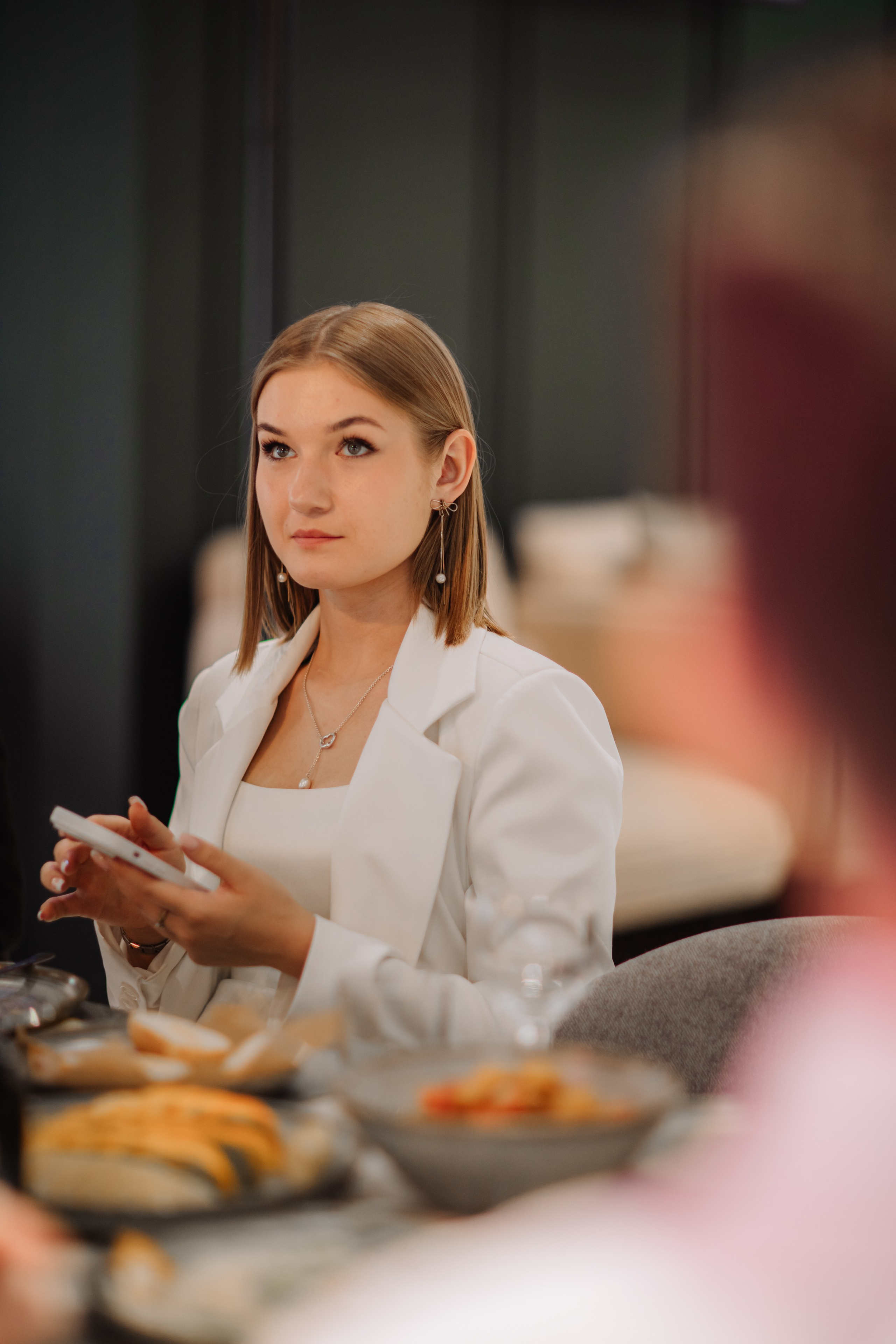 НА МНЕ ЛЕНТА «ВЫПУСКНИК»