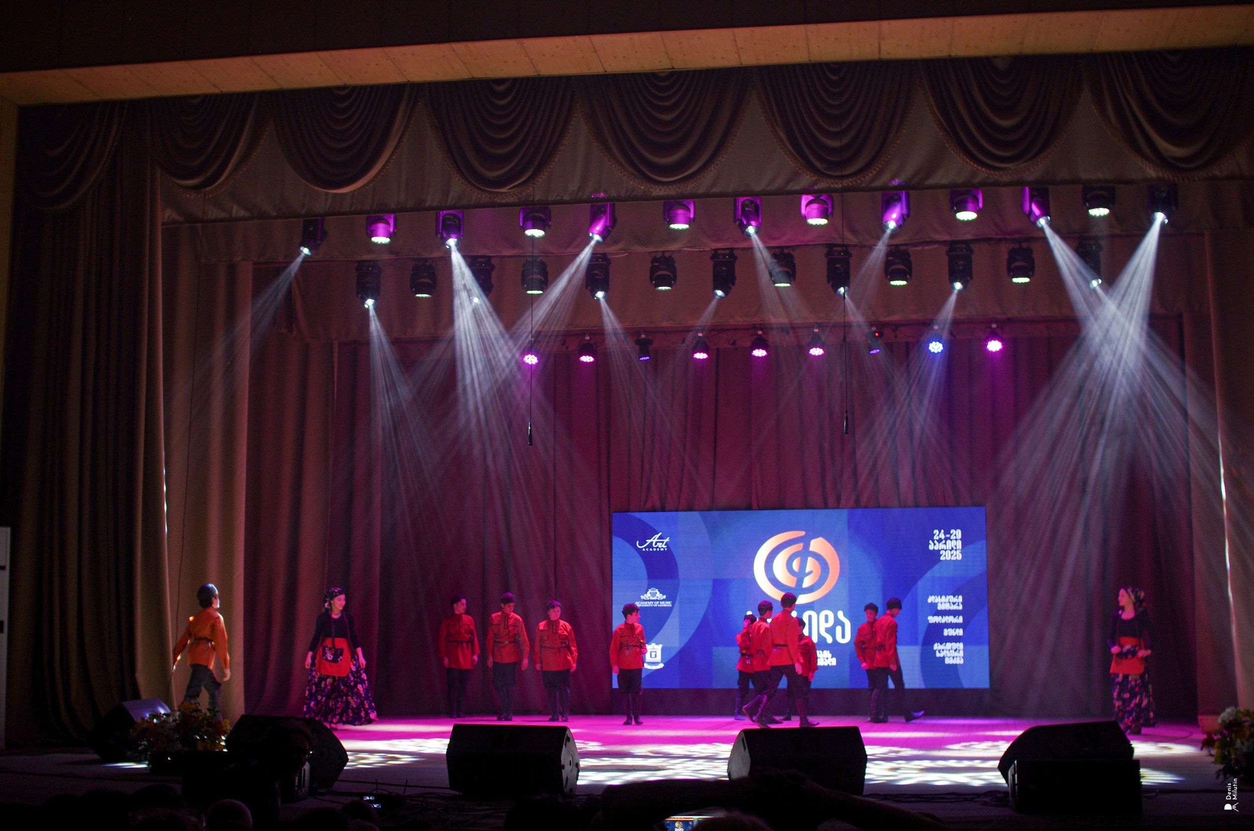 Танцы в Хоби. Портретный фотограф Денис Милютин