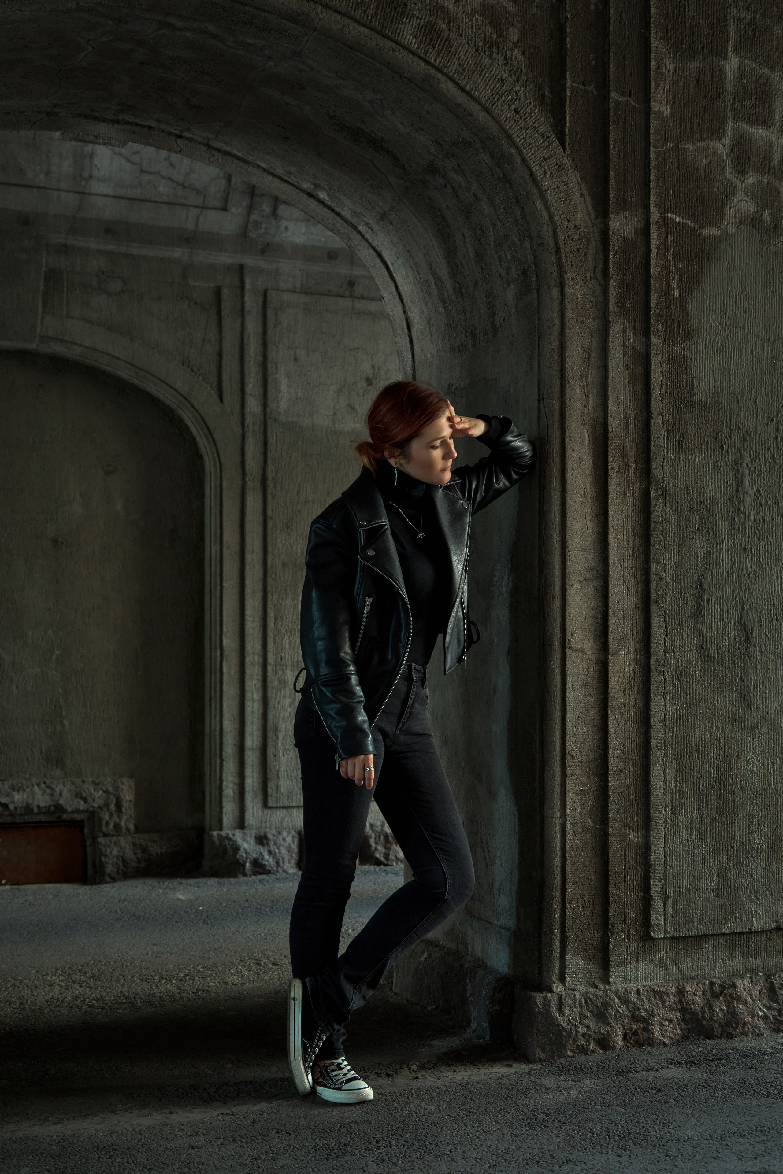 Катерина в Питерском дворе. Портретный фотограф Санкт-Петербург, Пхукет