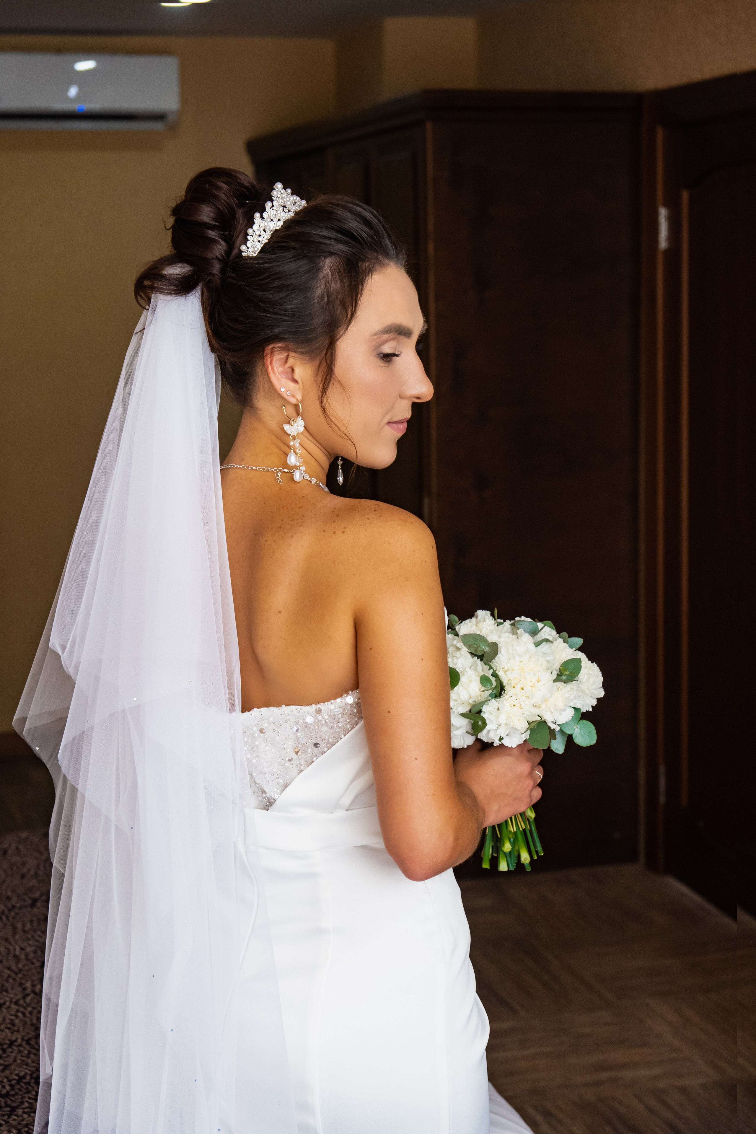 Сборы жениха и невесты в отеле: Северное море. Занимаюсь профессиональной фотографией и живу рядом с Байкалом. Работаю в разных жанрах