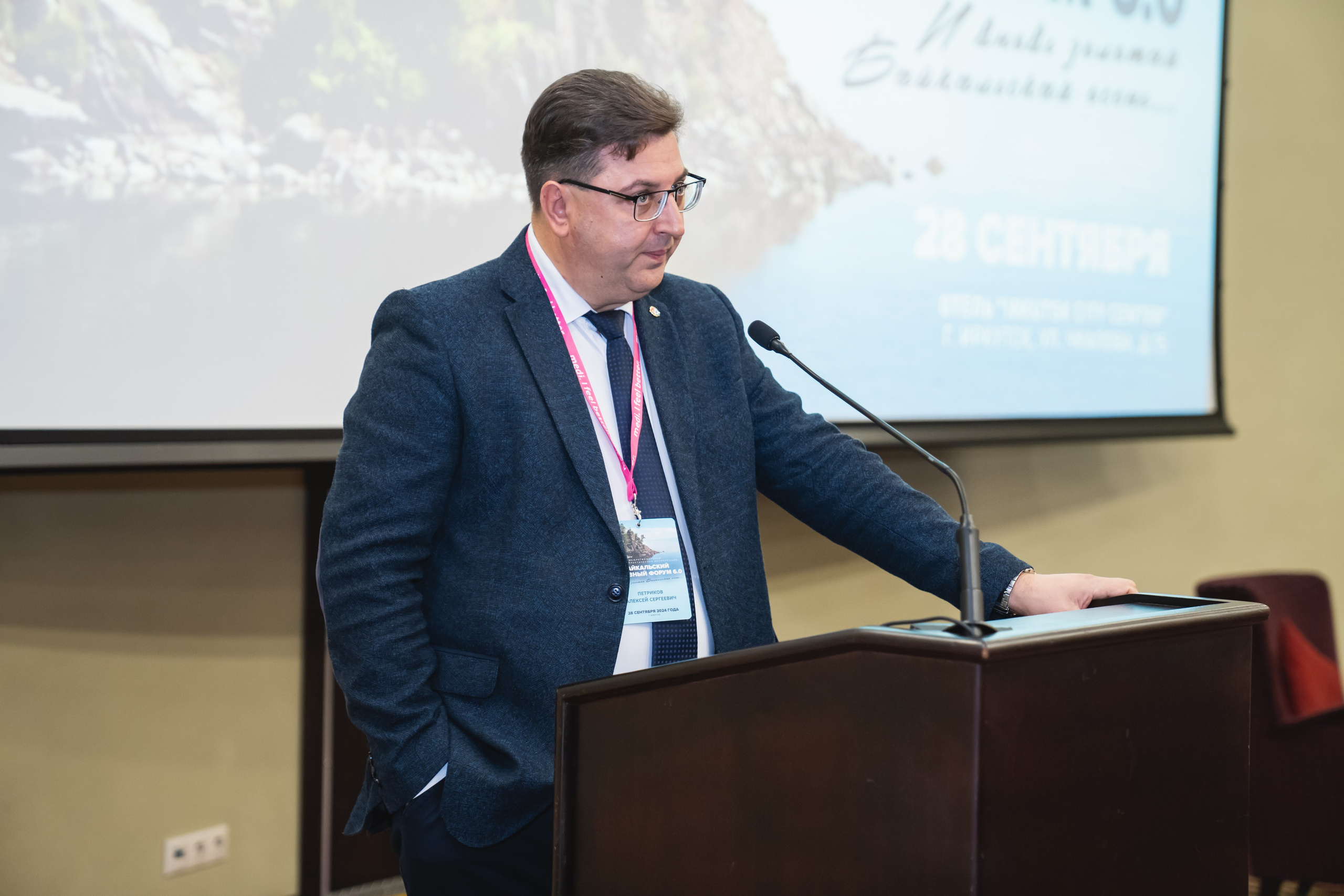 Фотосессия форумов, конференций. Занимаюсь профессиональной фотографией и живу рядом с Байкалом. Работаю в разных жанрах