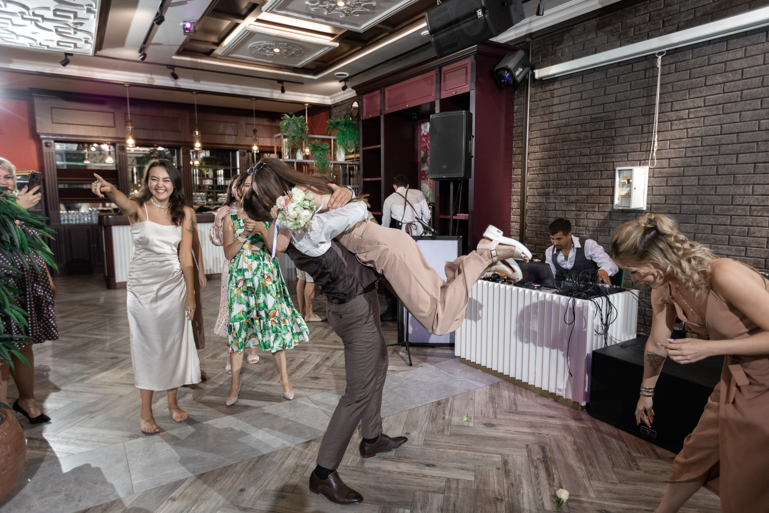 Свадебный фотограф Уфа — Руслан ГабдлисламовЖивые эмоции, красивые кадры, воспоминания на всю жизнь.Работаю по всей Республике Башкортоста. Свадебный фотограф Уфа Руслан Габдлисламов