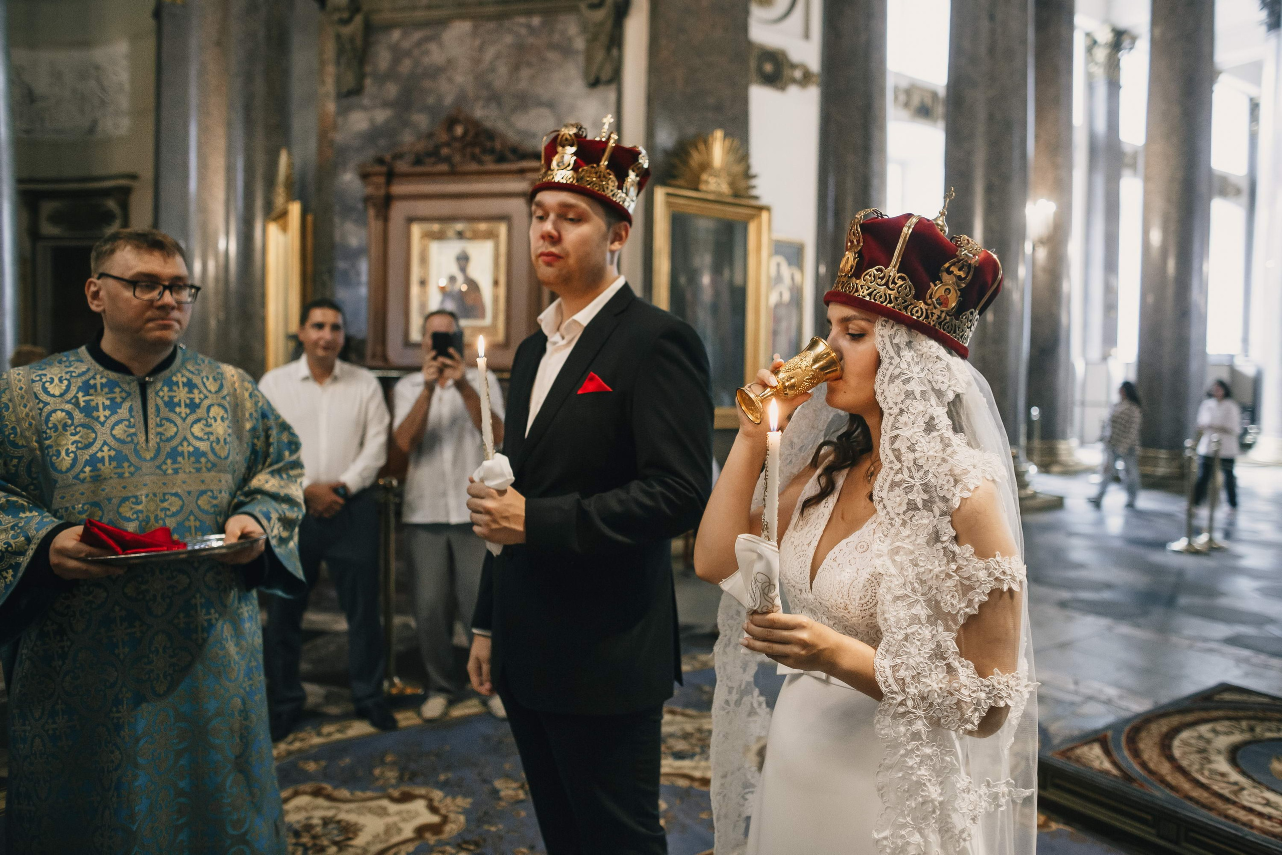 Венчание интернациональное. Свадебный фотограф Игорь Брундасов 8PHOTO на свадьбу венчание загс СПб