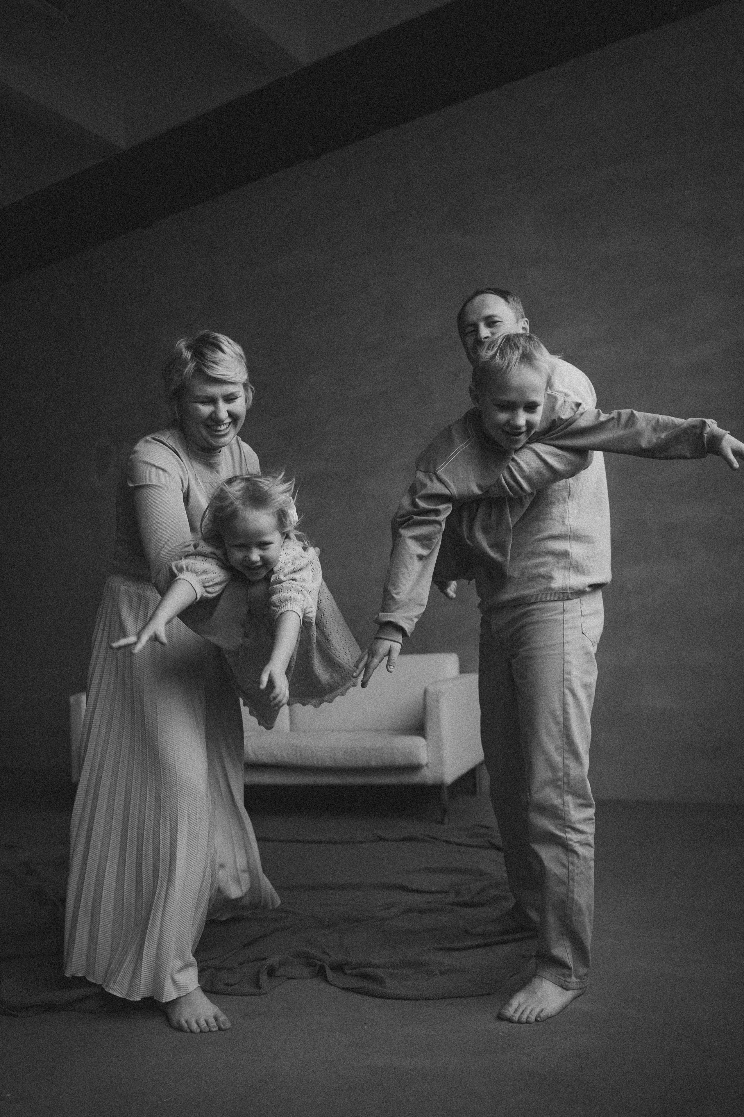 Максим, Света, Никита и Даша. Семейный фотограф • Домашние съемки в Нижнем Новгороде