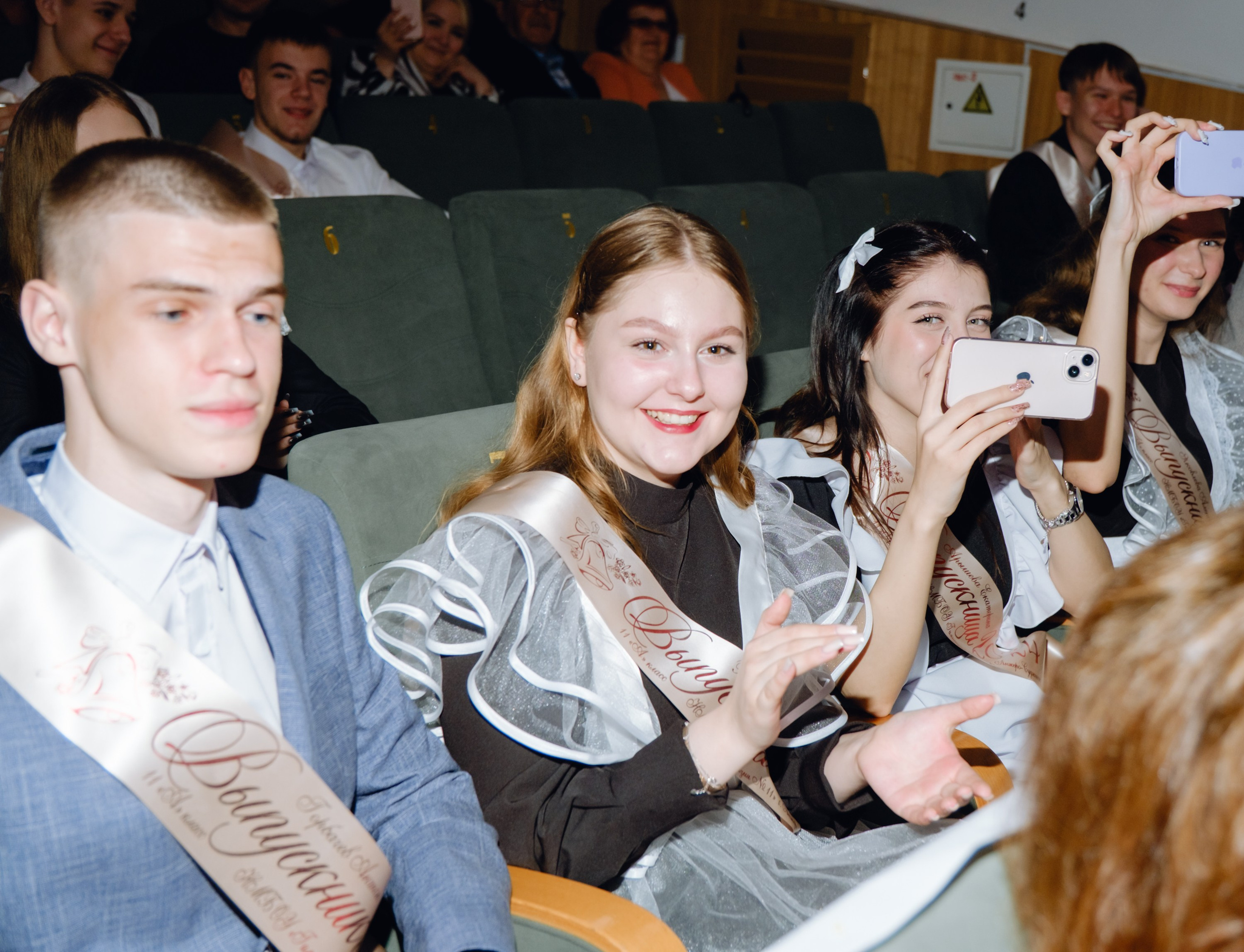 Последний звонок 11 класс. Фотограф Софья Володкина