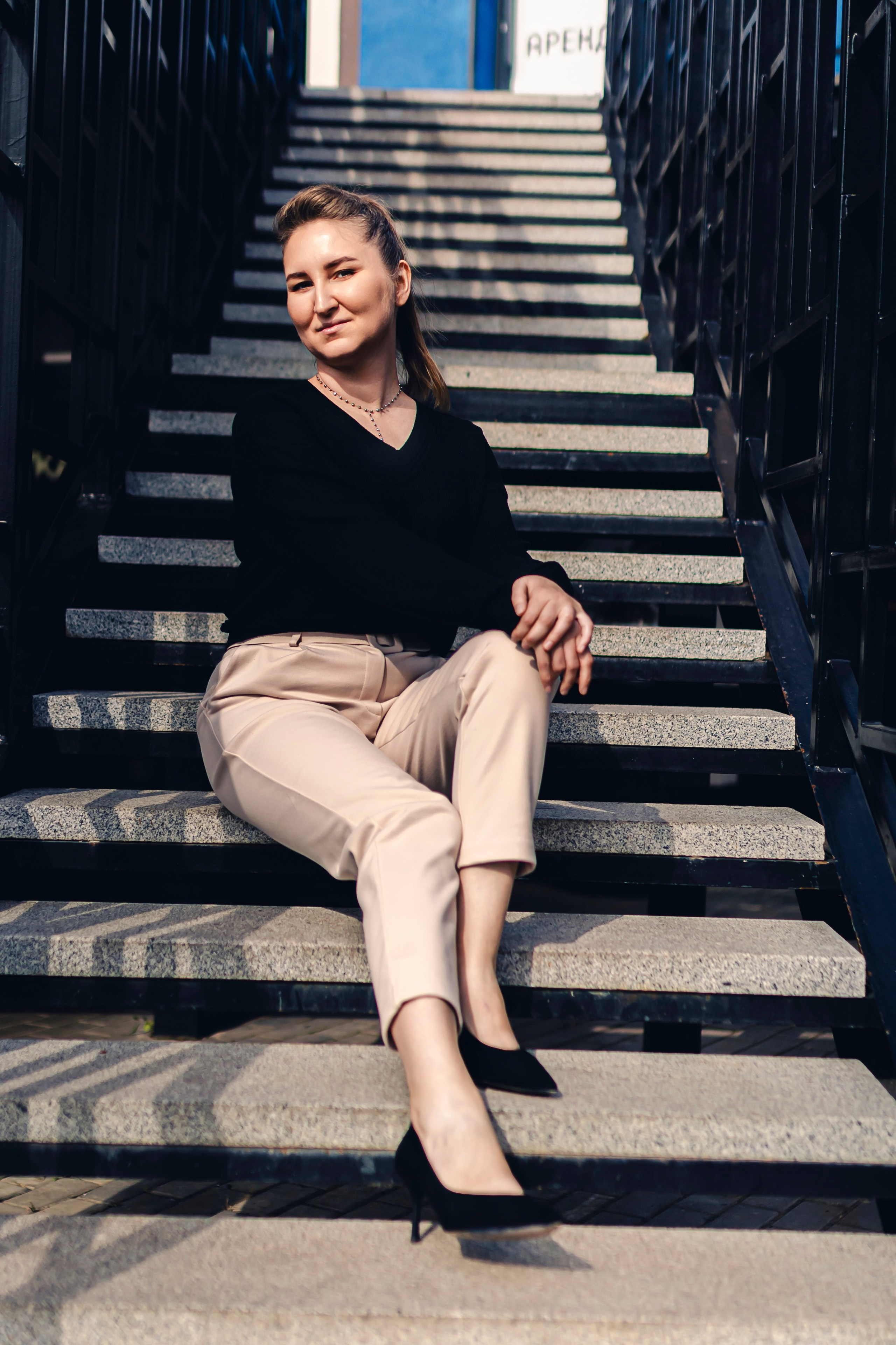 Женский портрет на лестнице Уфа 