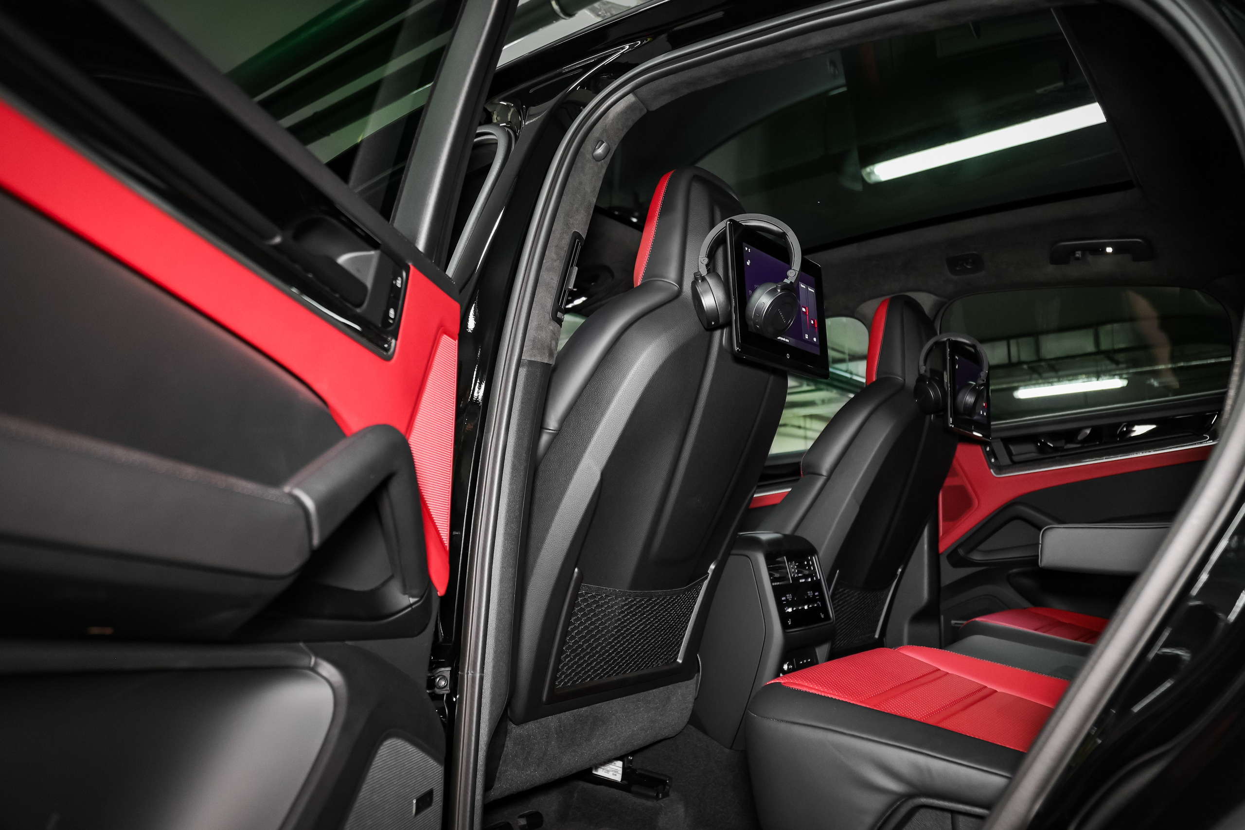 2025 PORSCHE CAYENNE COUPE E-Hybrid. Mixturecaptures