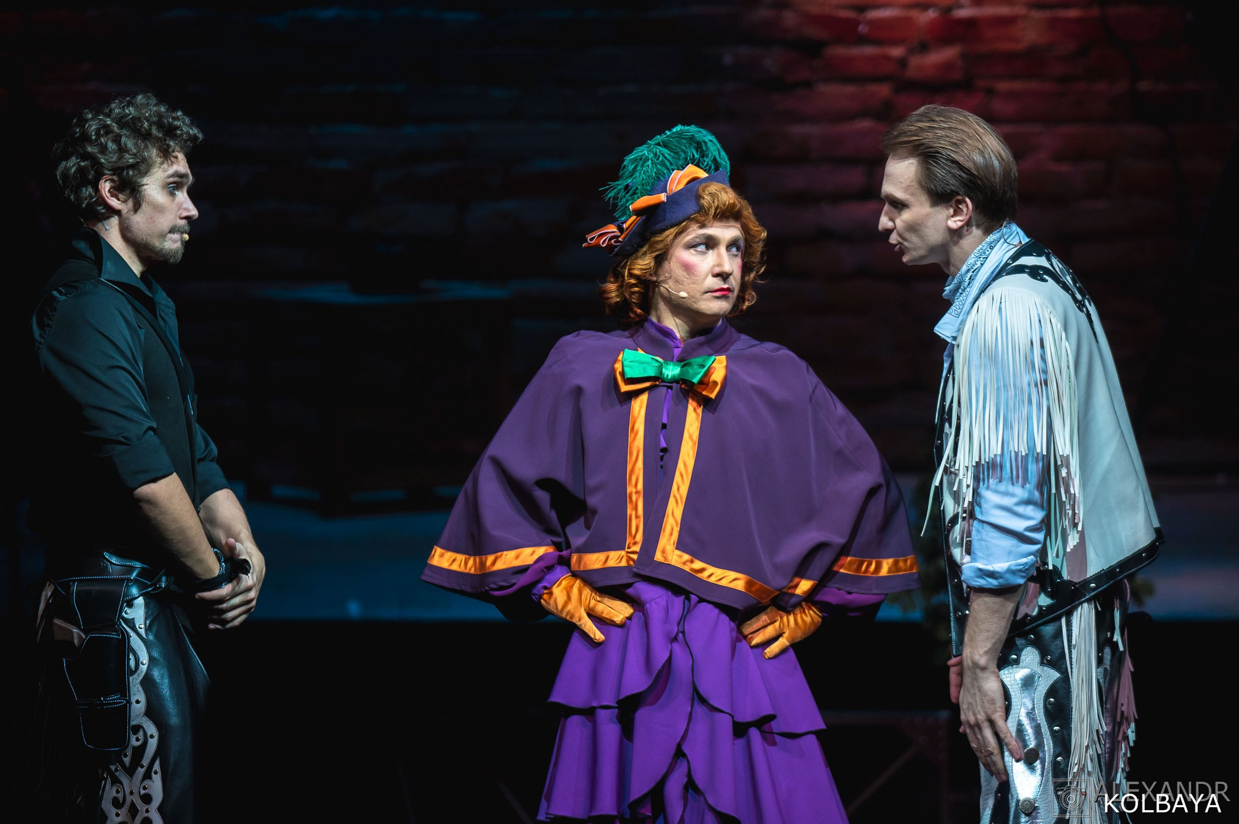 Фотографии со спектакля «Привет, я тетя Чарли». Концертный и театральный репортажный фотограф в Москве Александр Колбая