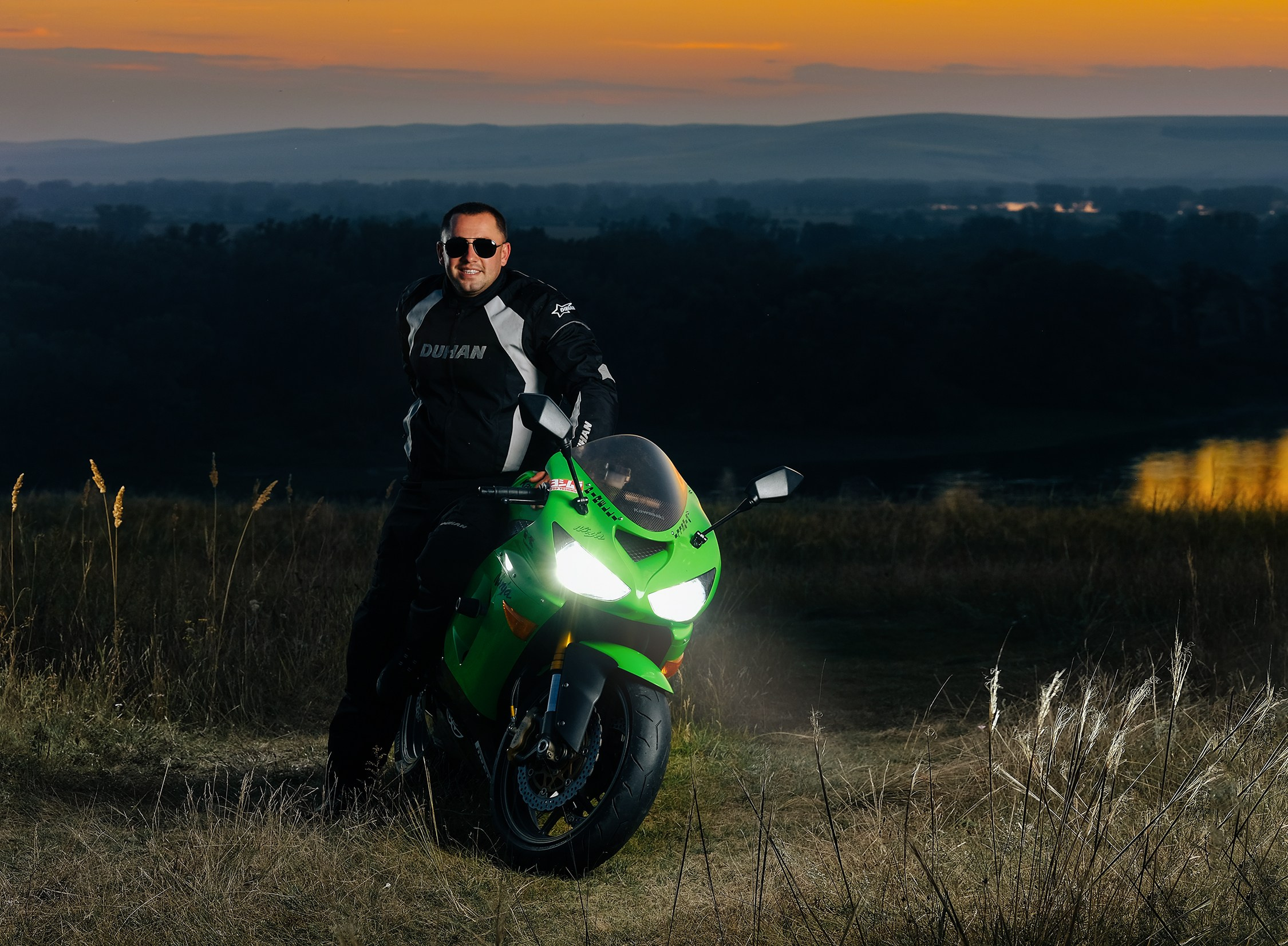 Фотосессия с мотоциклом услуги фотографа. Фотограф Красноярск Алексей Семенихин