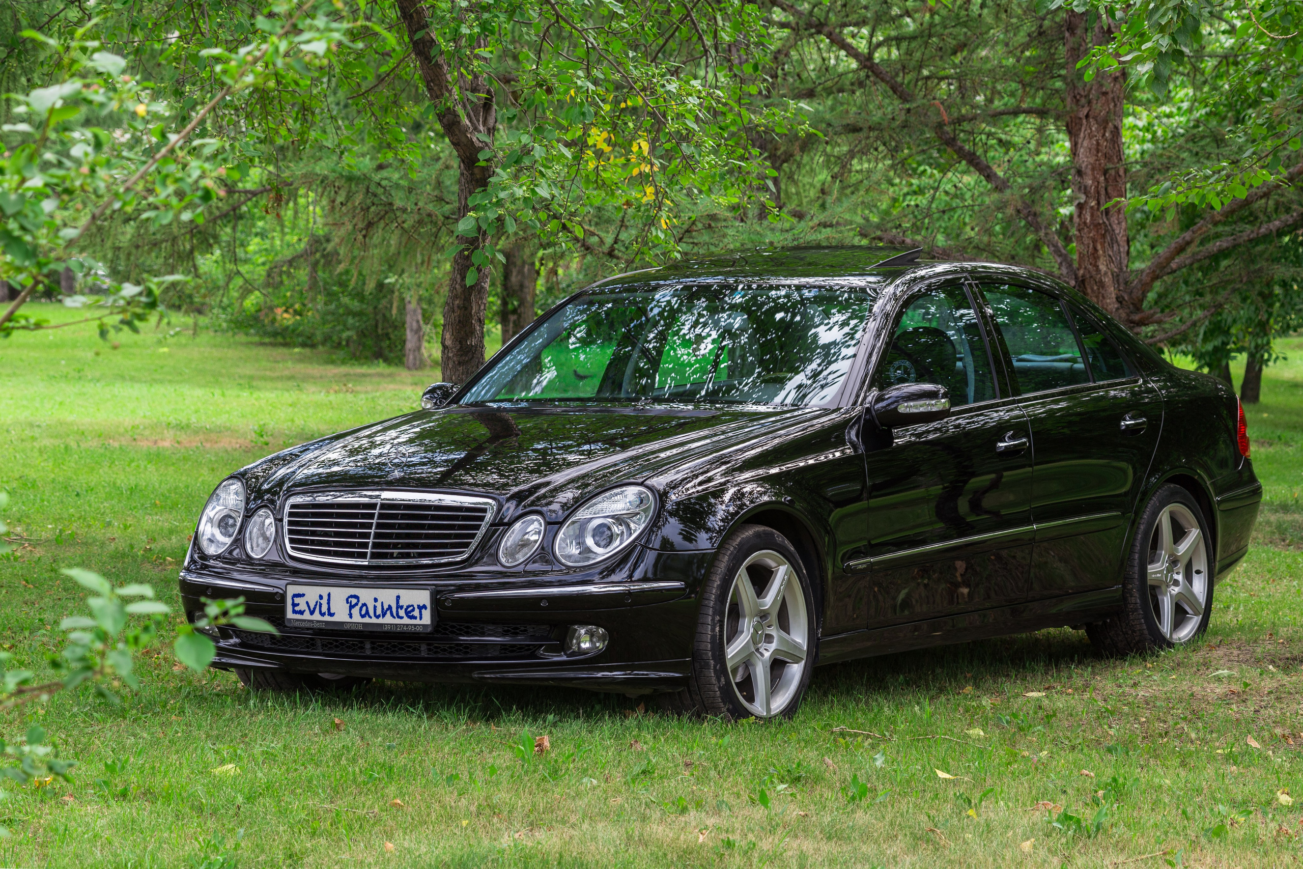Фотосъемка автомобиля Mercedes для Evil Painter. Интерьерный фотограф и ретушер в Красноярске Денис Антропов