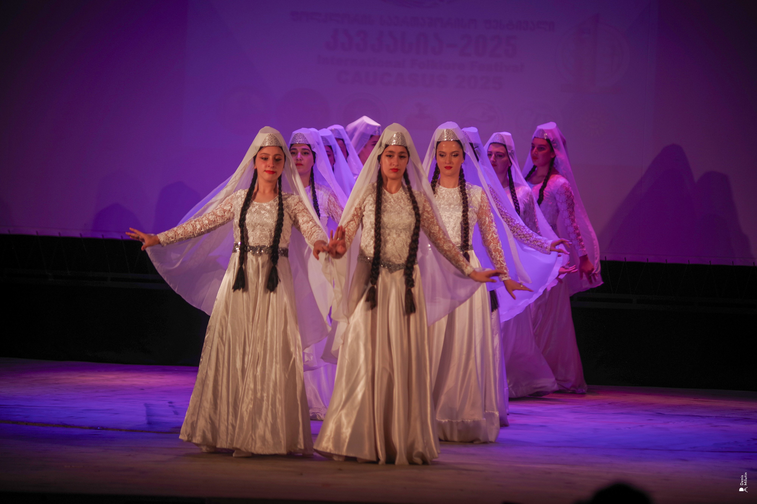 Танцы в прекрасном Они. Портретный фотограф Денис Милютин