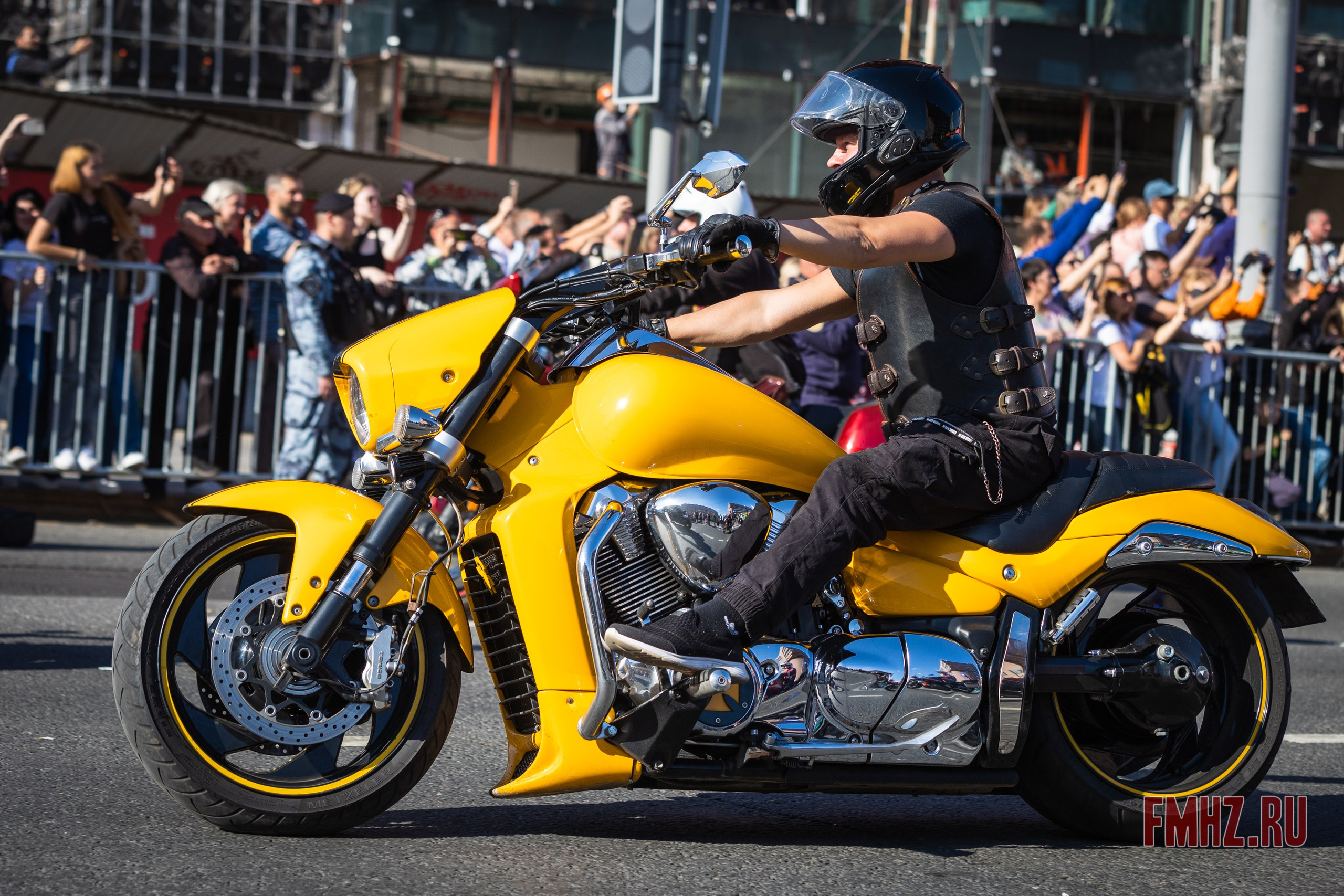 Закрытие Мотосезона 2023 на проспекте Академика Сахарова. Фотограф Владимир Охрименко