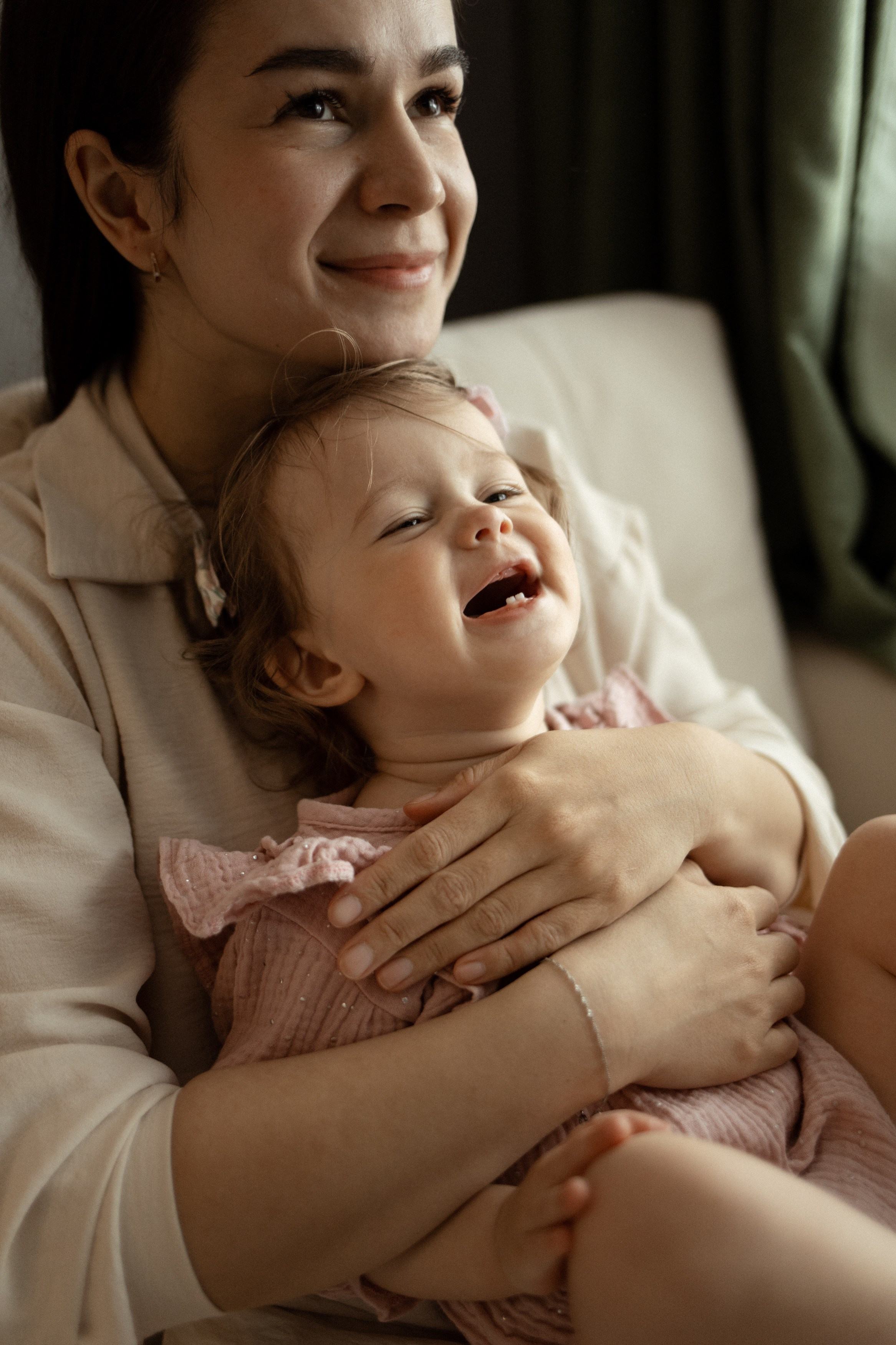 Домашняя фотосессия мама и дочка. Семейный фотограф Челябинск