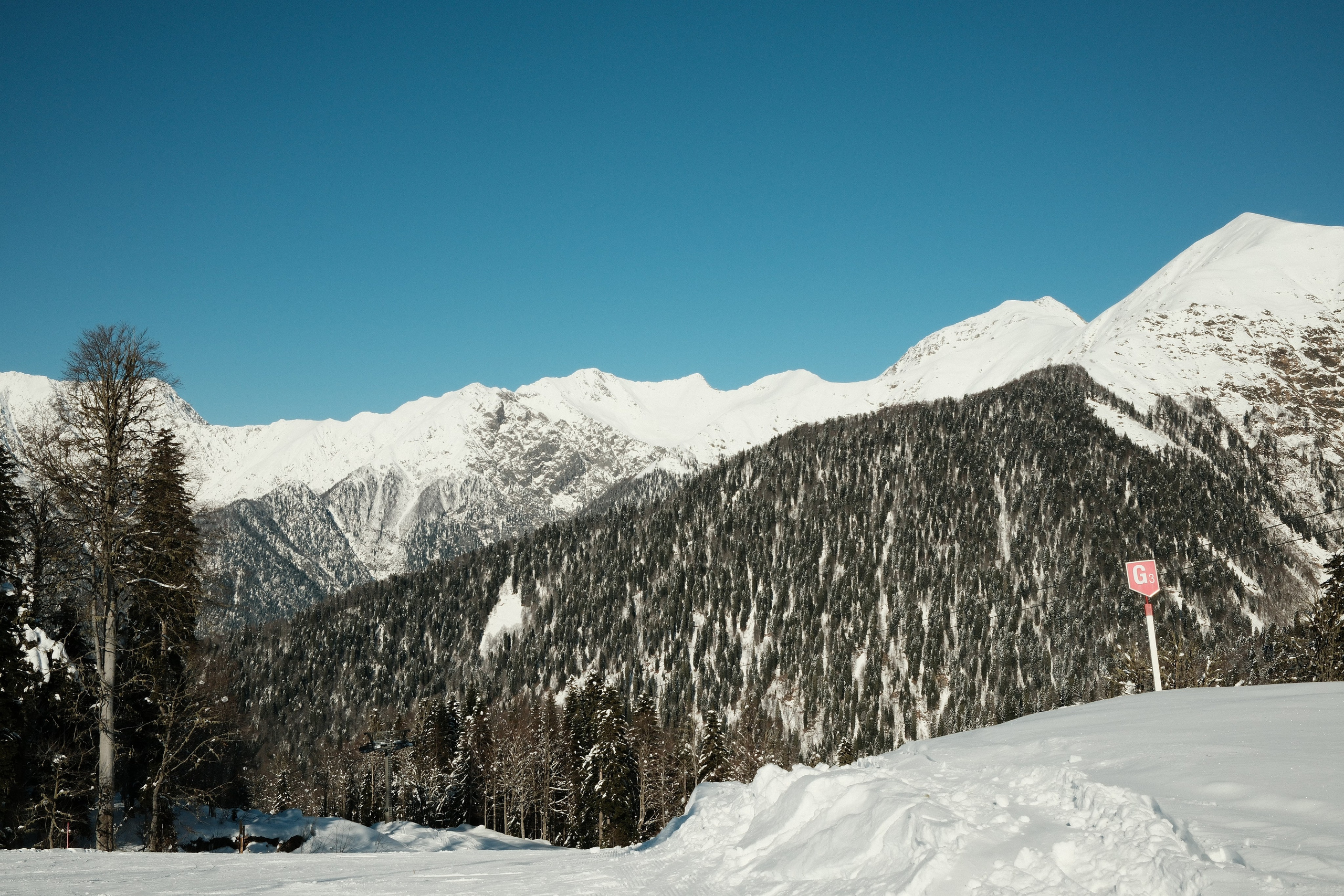 Кавказские горы в районе Красной Поляны