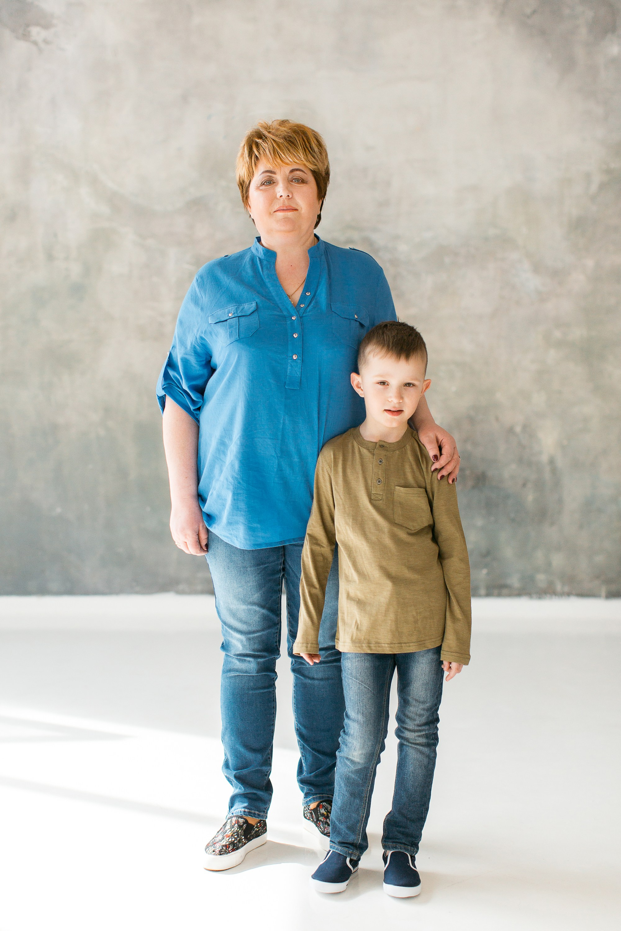 Фотосессия большой семьи в студии