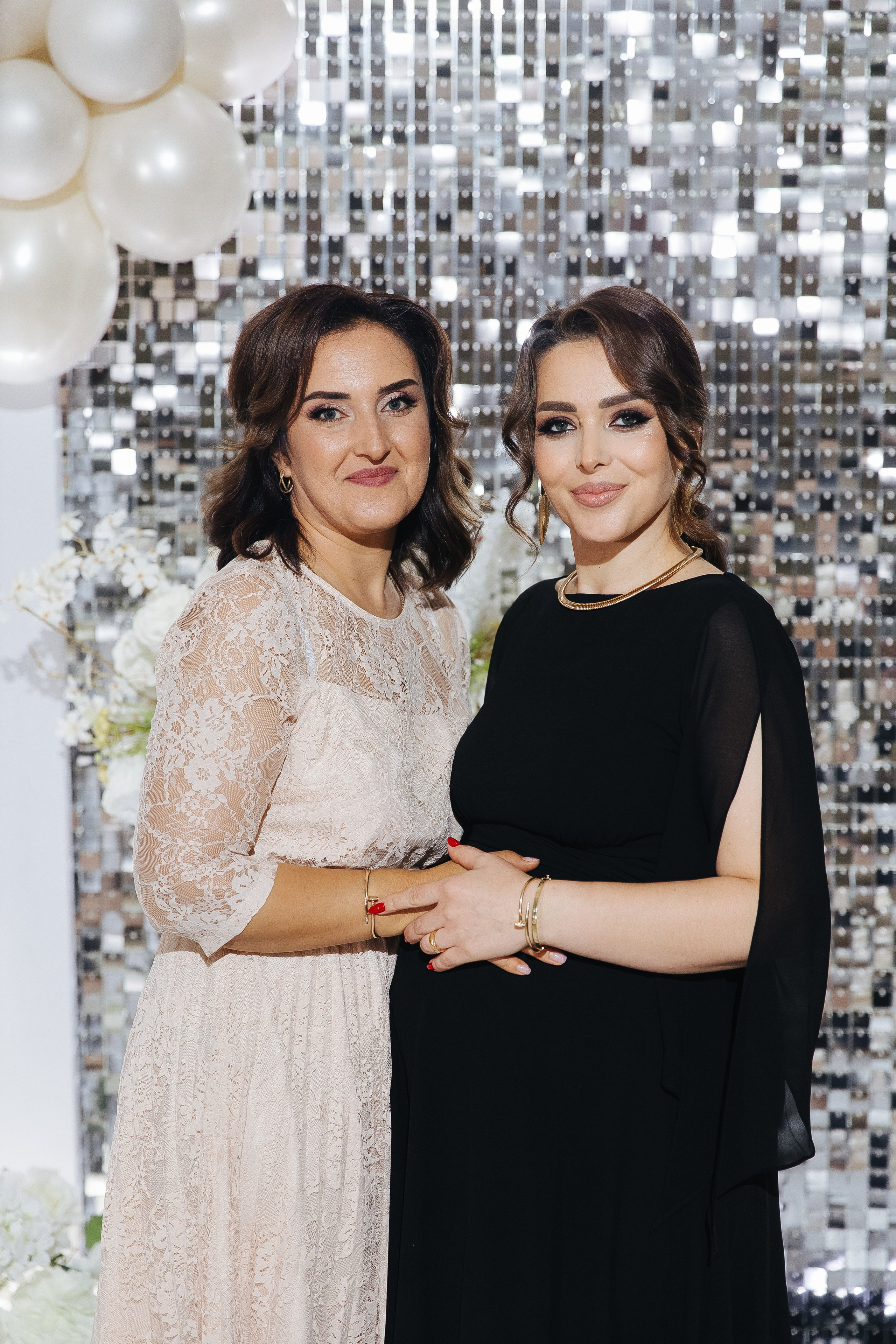 Ани и Назели. 35&5 День рождения, «Янтарь». Фотограф в Красноярске Надежда Воскресенская