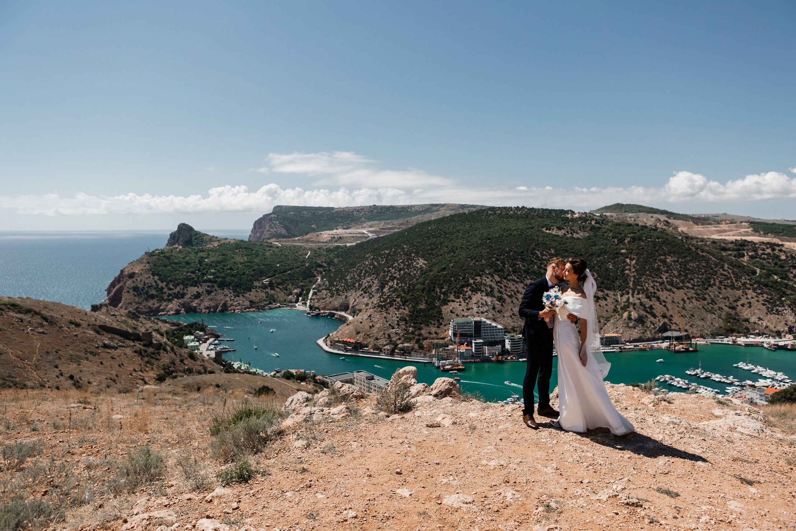 Свадебная съёмка в Балаклаве в крепости Чембало. Свадебный фотограф, фотосъемка в Крыму, Севастополе, Симферополе, Ялте