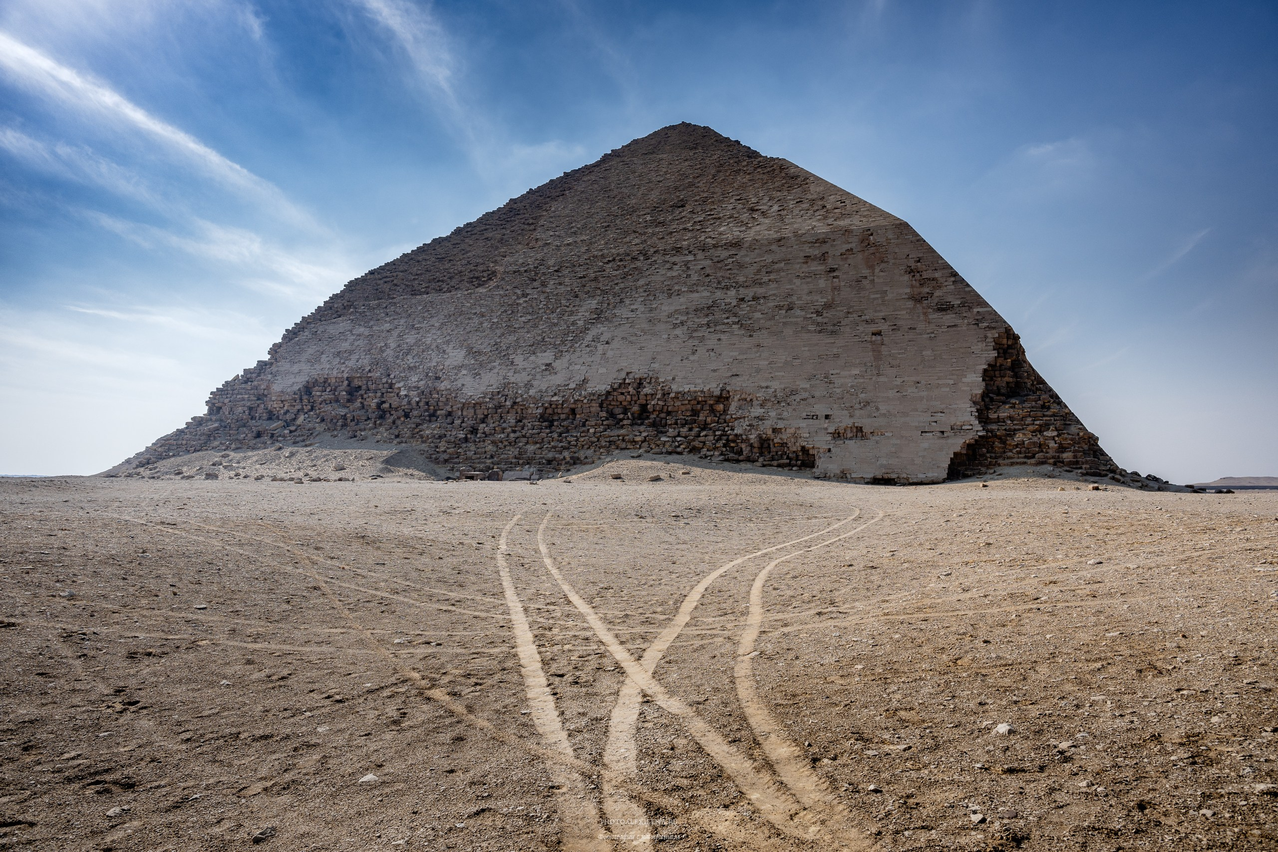 ломаная пирамида