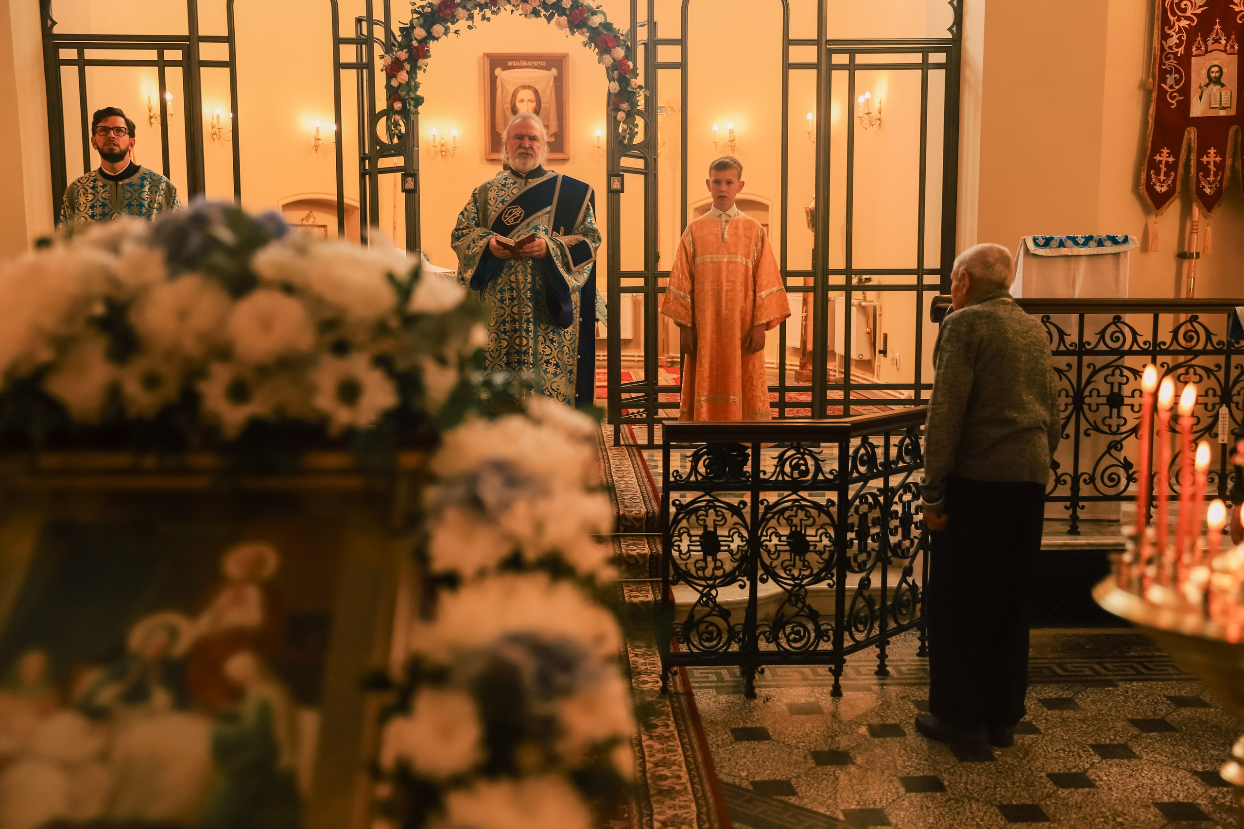 Служба в церкви