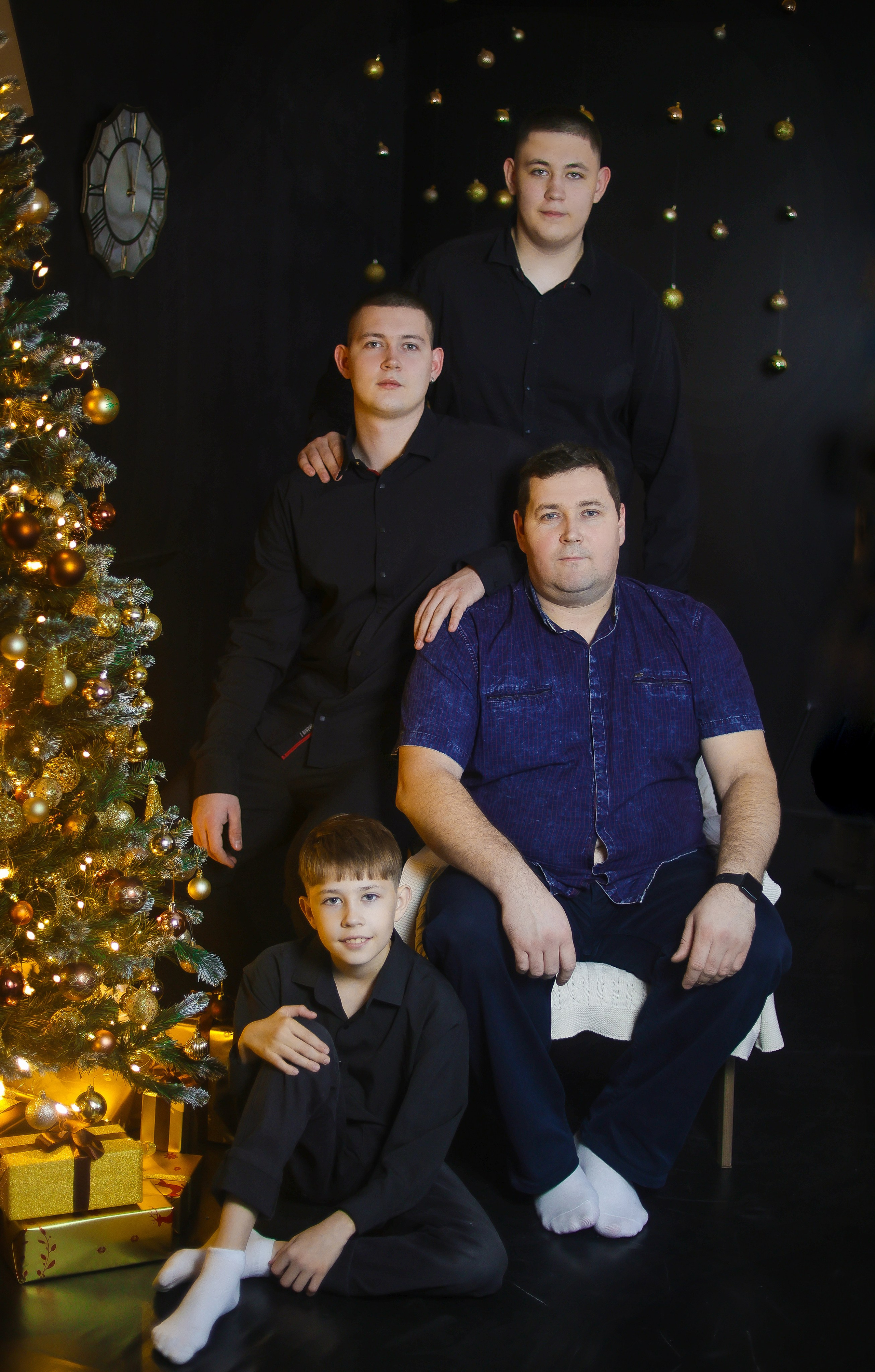 Семейные фотосессии студийные; новогодние, тематические, домашние и тд. Выпускные альбомы для школ и Детских садов в Барнауле /Выпускные/Свадебные/Детские/Семейные и др. виды съёмок /Фотограф Вера Валейко