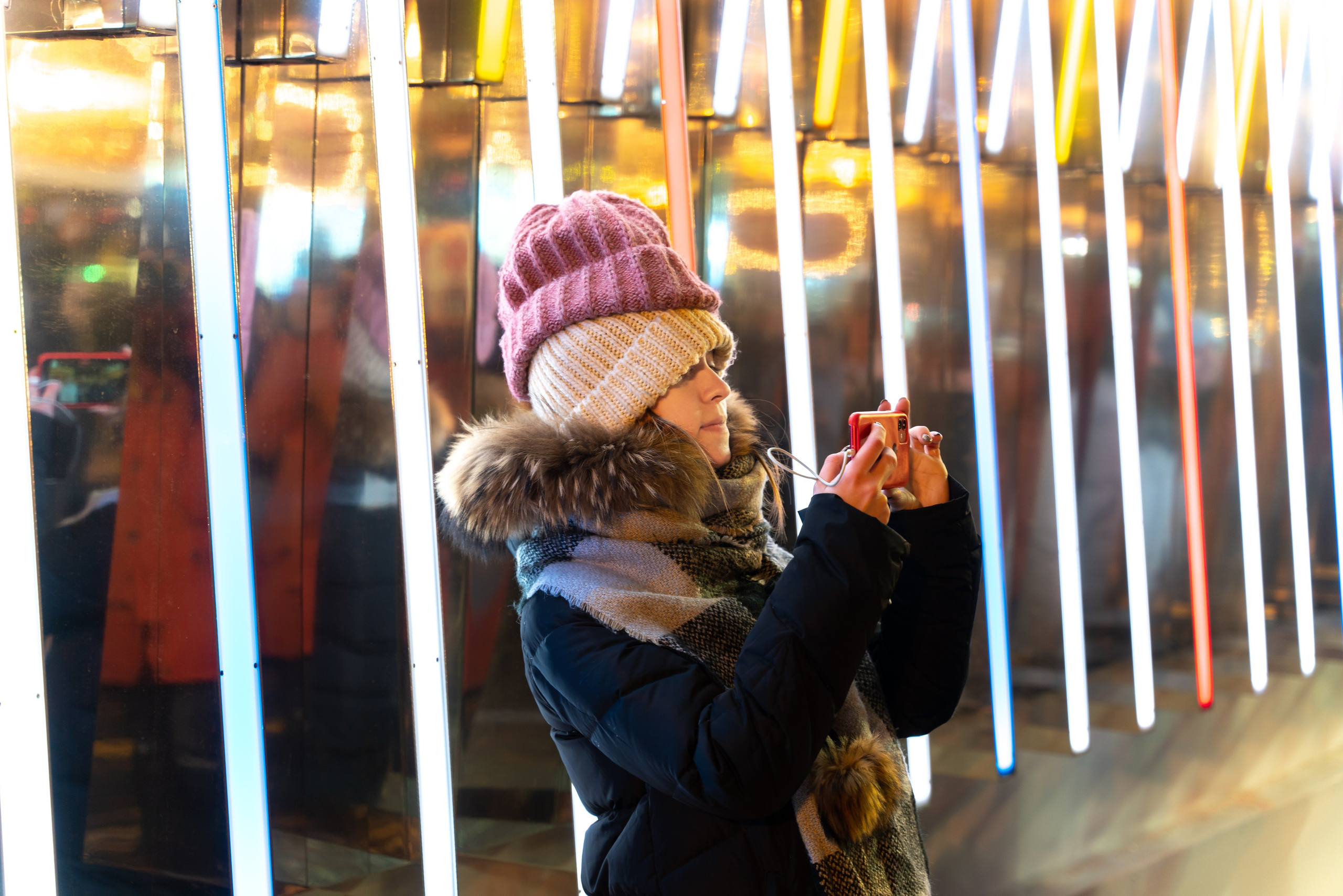 УЛИЦЫ. ПОБУДЬ ЗДЕСЬ И ЦЕЛЕЕ БУДЕТ ЭТОТ МИР