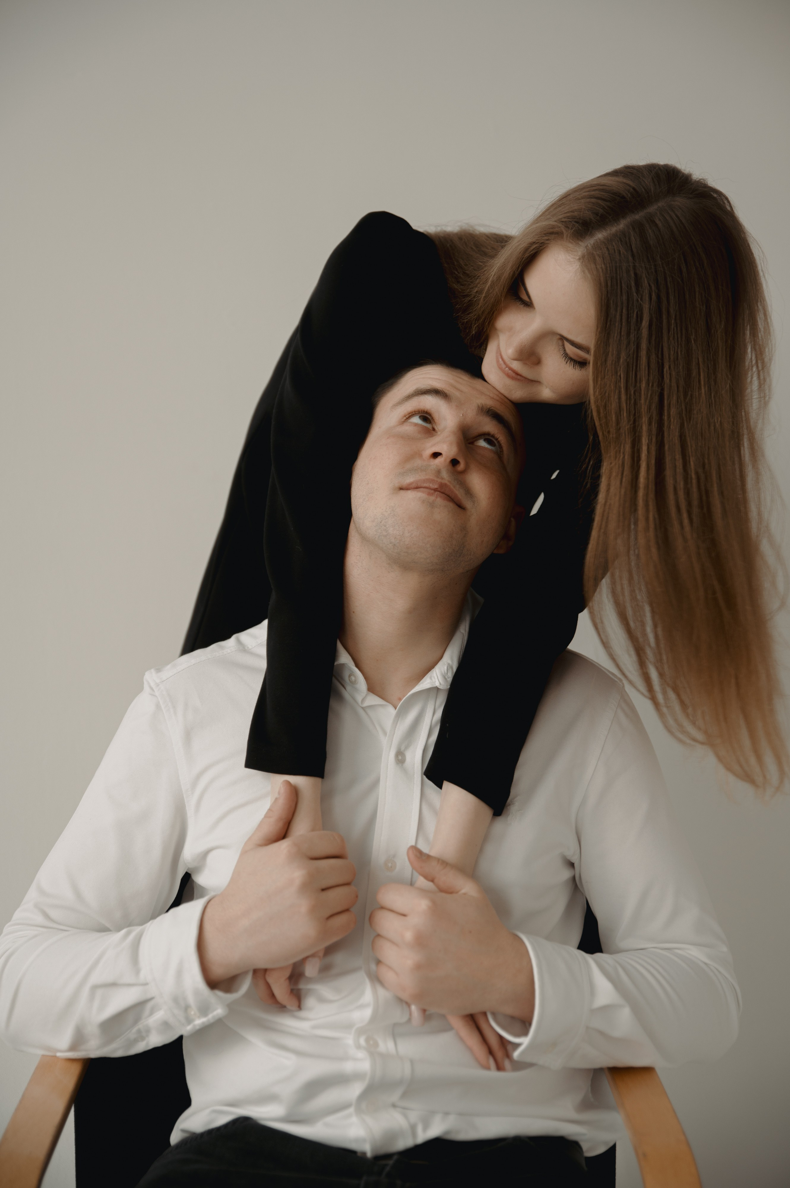 Предсвадебная лавстори в студии в Москве. Свадебный и портретный фотограф в Москве Жердев Даниил