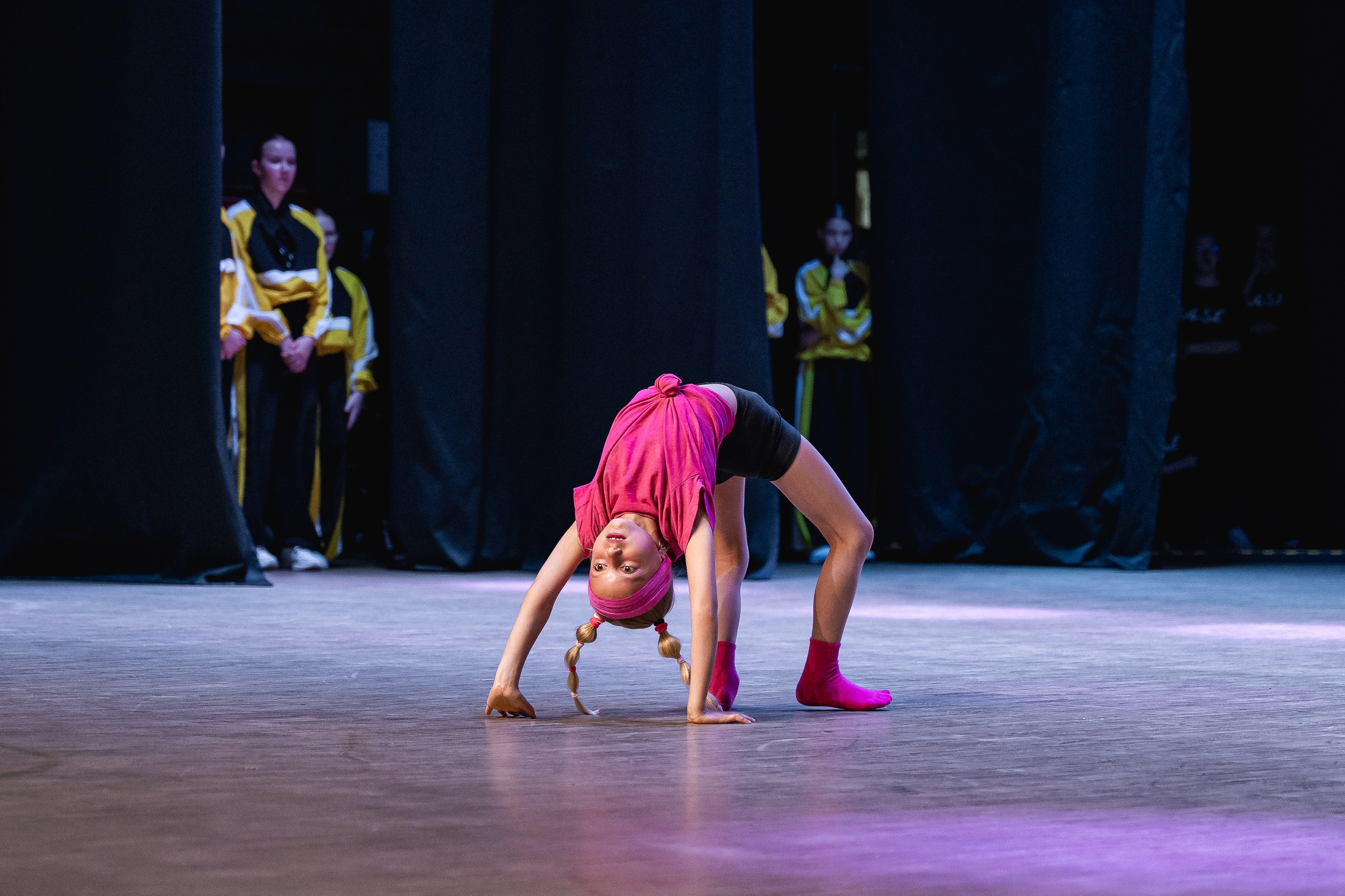 Отчётный концерт танцевально-спортивного клуба «PULSE». Портретный и репортажный фотограф в Воронеже: Анастасия Пузикова