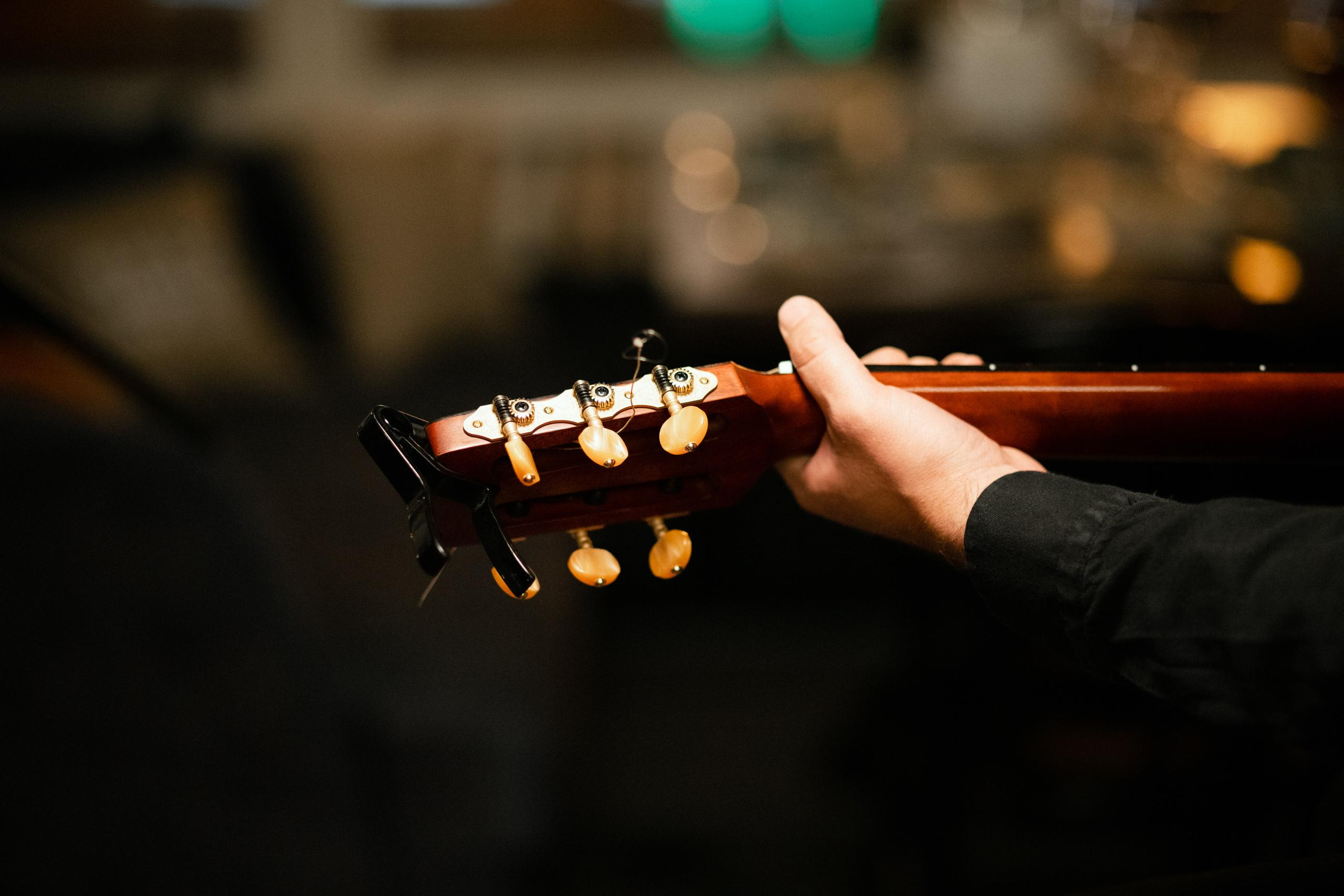 МУЗЫКАЛЬНО-ПОЭТИЧЕСКИЙ ВЕЧЕР С ИВАНОМ ЗАСУХИНЫМ. СВОИ. ФОТООТЧЕТЫ-СОБЫТИЯ-МЕСТА