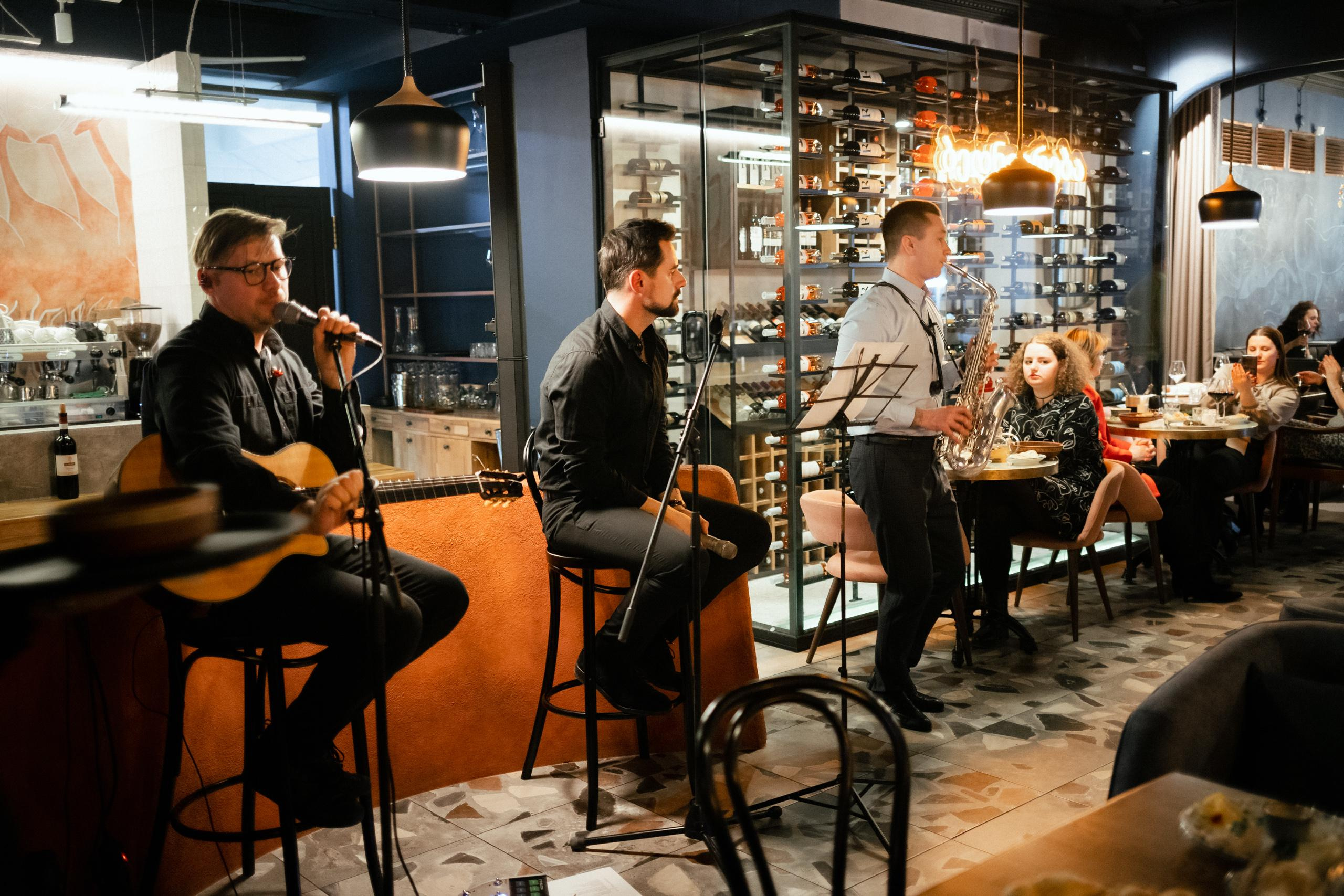 МУЗЫКАЛЬНО-ПОЭТИЧЕСКИЙ ВЕЧЕР С ИВАНОМ ЗАСУХИНЫМ. СВОИ. ФОТООТЧЕТЫ-СОБЫТИЯ-МЕСТА