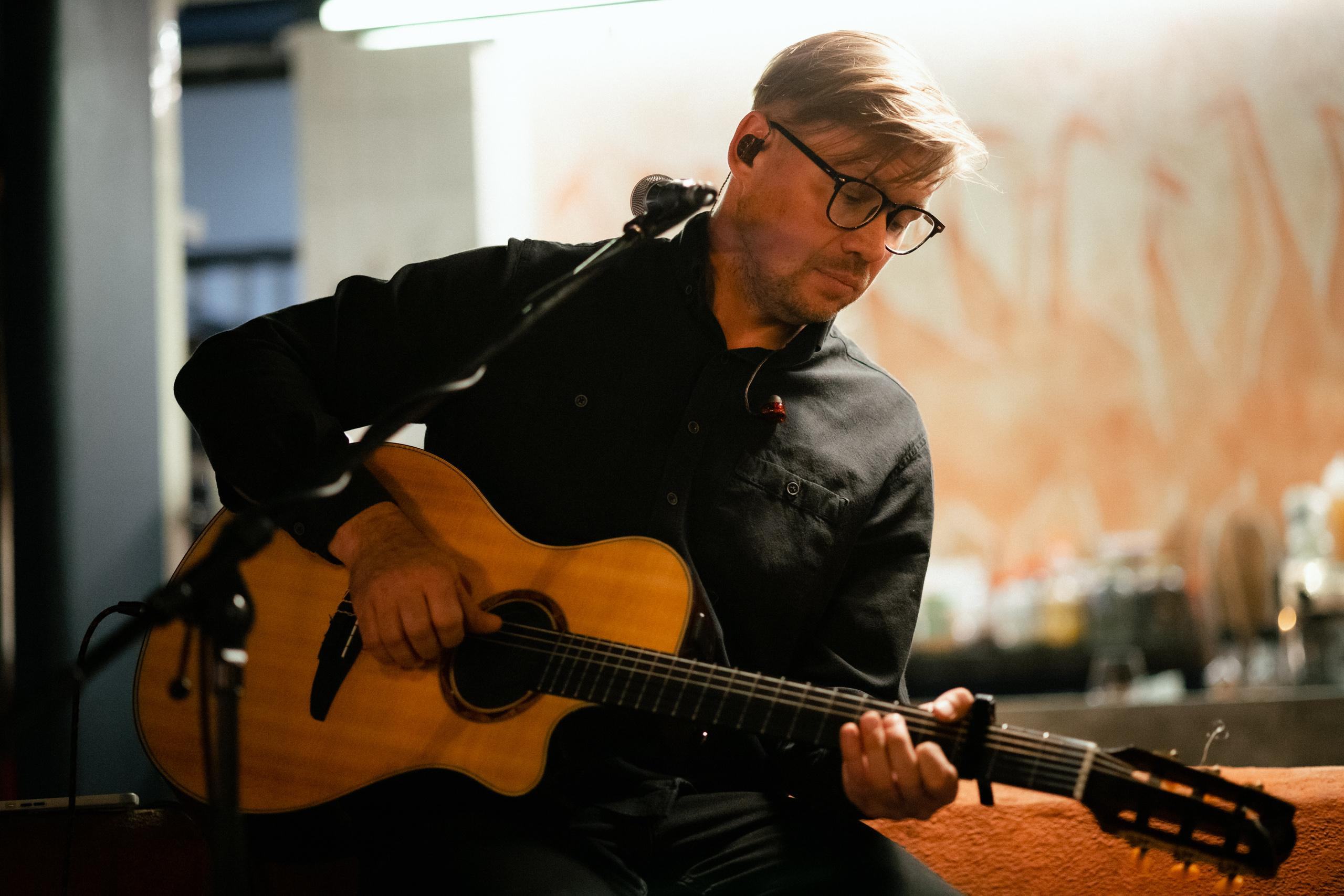 МУЗЫКАЛЬНО-ПОЭТИЧЕСКИЙ ВЕЧЕР С ИВАНОМ ЗАСУХИНЫМ. СВОИ. ФОТООТЧЕТЫ-СОБЫТИЯ-МЕСТА