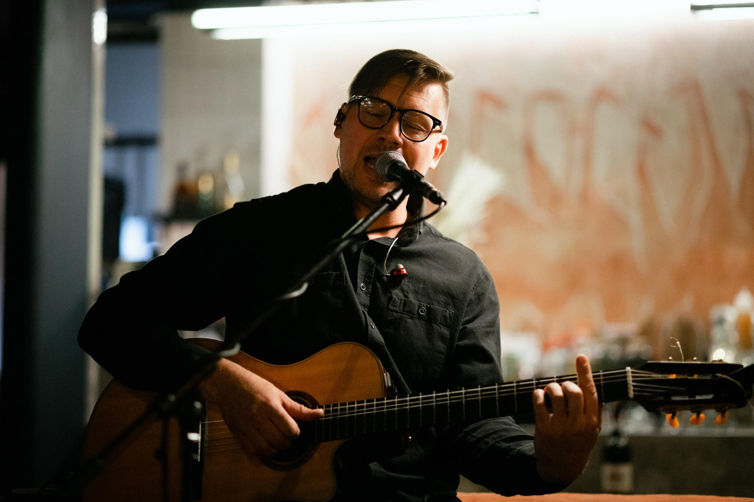 МУЗЫКАЛЬНО-ПОЭТИЧЕСКИЙ ВЕЧЕР С ИВАНОМ ЗАСУХИНЫМ. СВОИ. ФОТООТЧЕТЫ-СОБЫТИЯ-МЕСТА