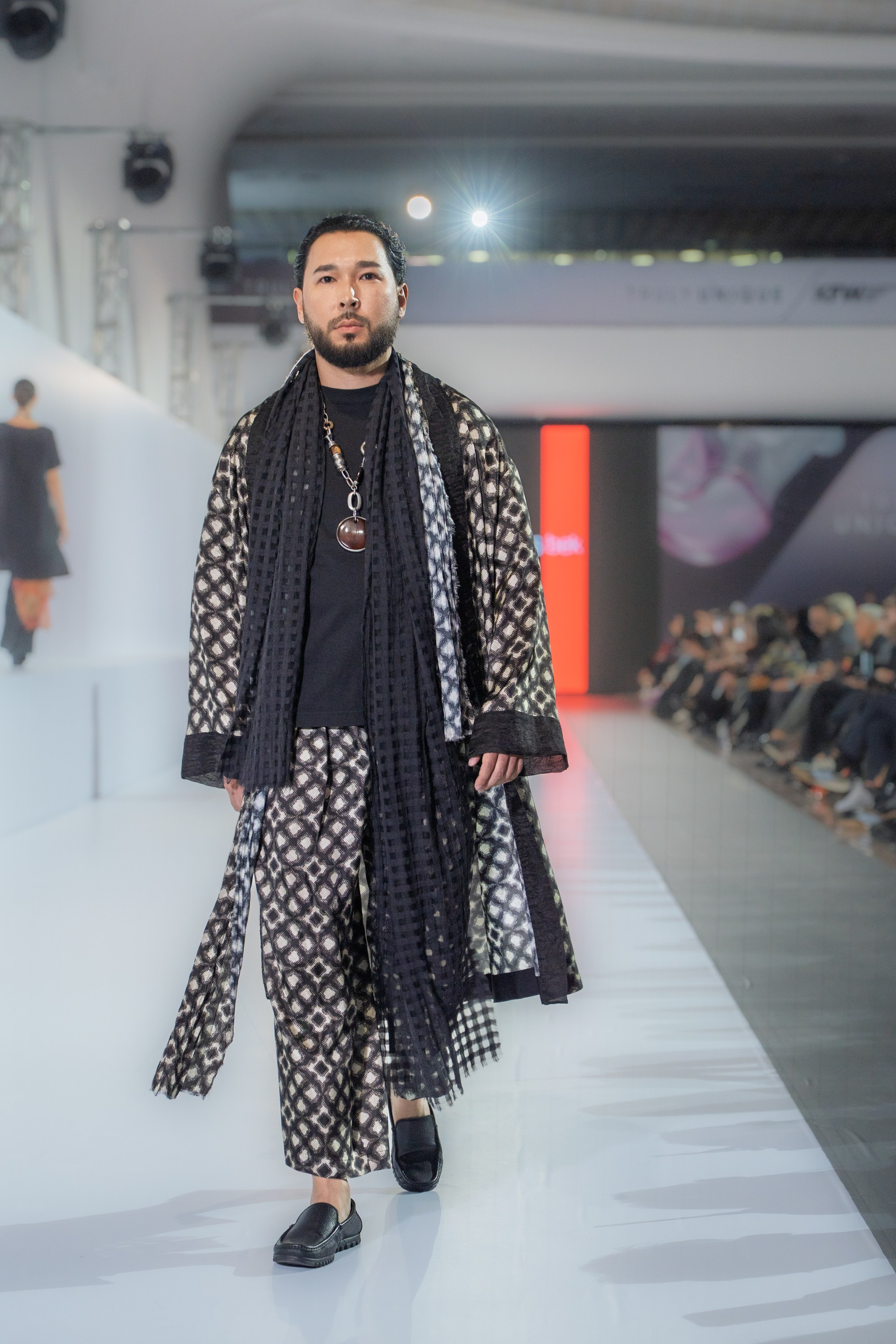 Yerlan Zholdasbek. Сайт Алматинского НЮ АРТ, будуар и фэшн фотографа Дениса Карпенко