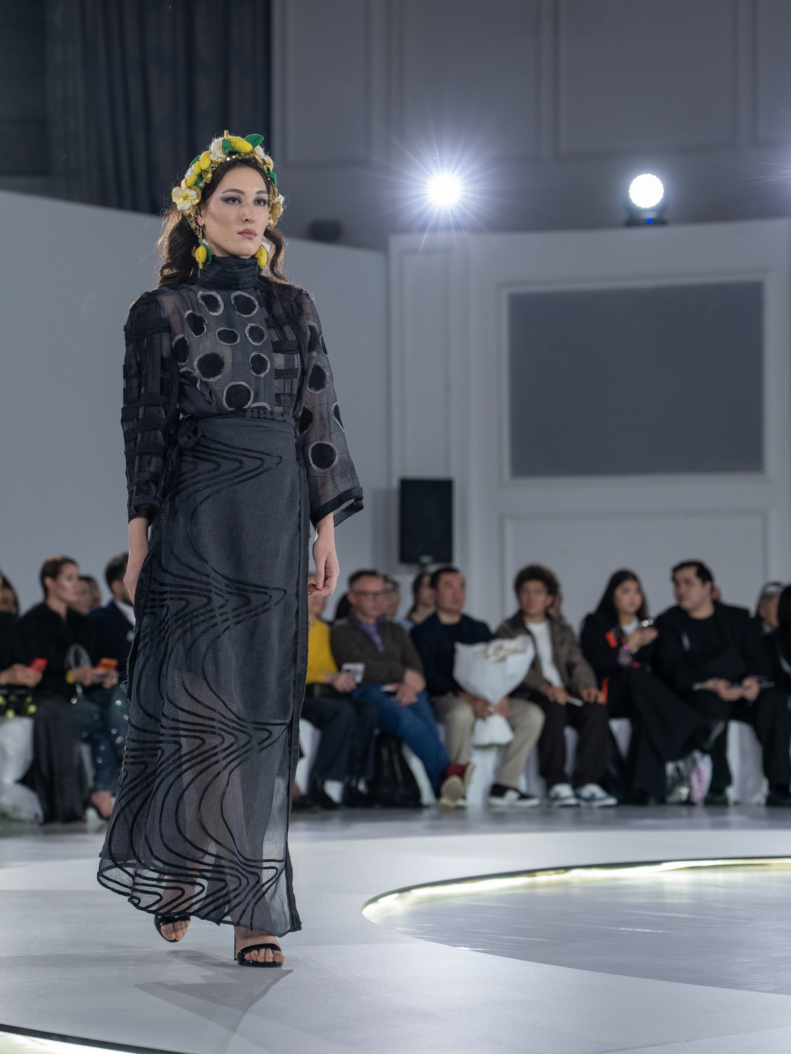 Дизайнер Kharchi. Сайт Алматинского НЮ АРТ, будуар и фэшн фотографа Дениса Карпенко