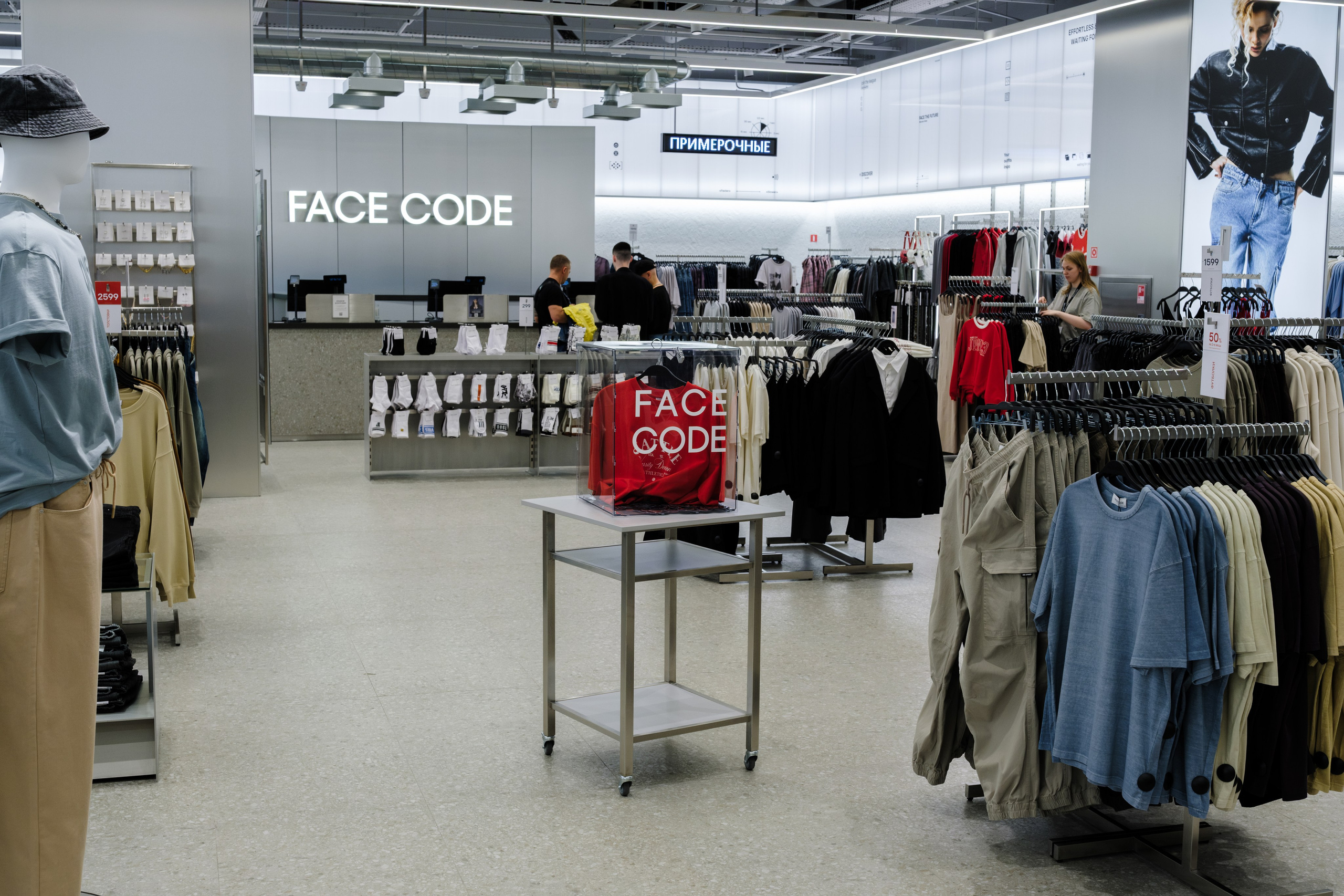 Открытие FACECODE. Репортажный и портретный фотограф в Москве Илья Спиридонов