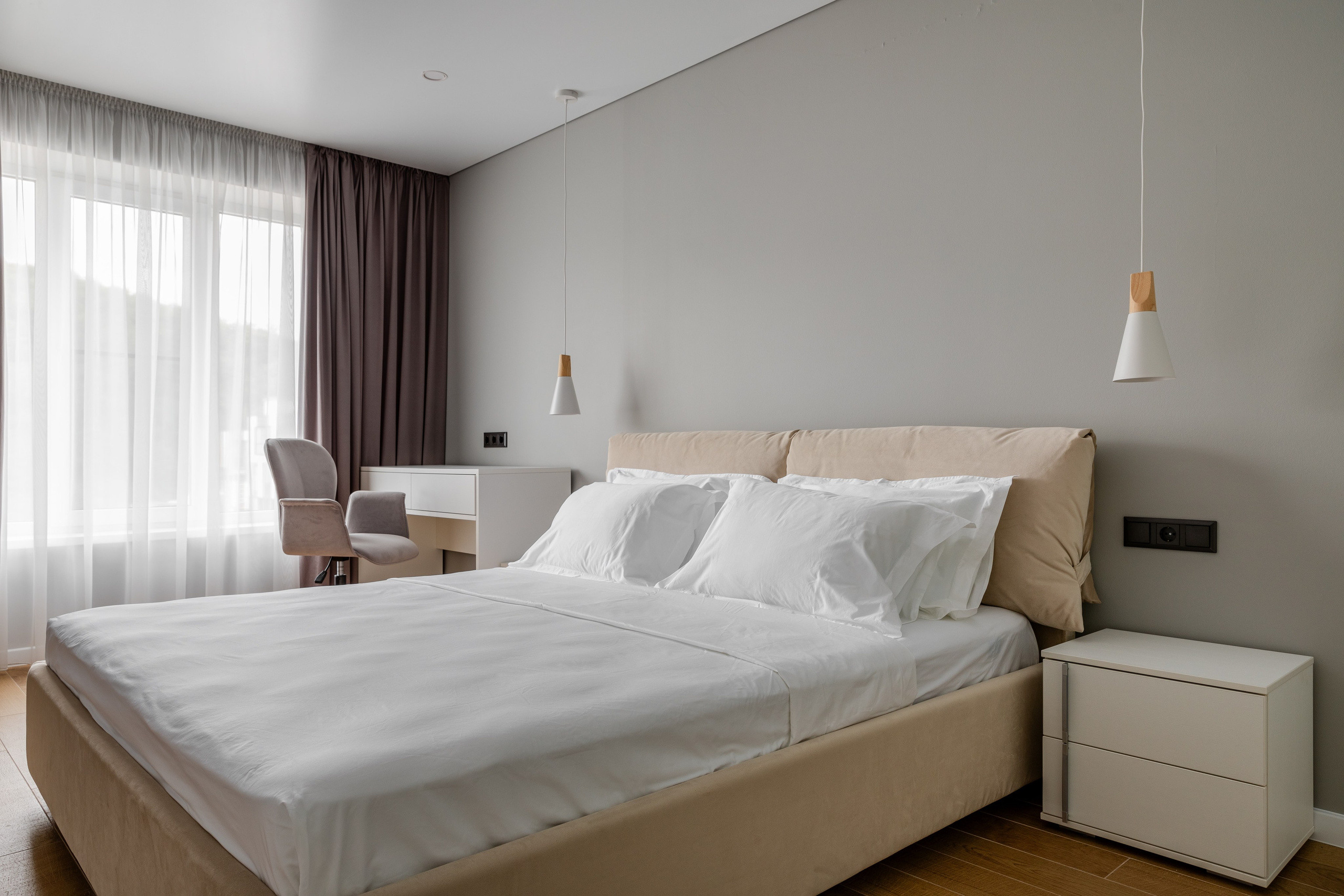 Интерьерная фотосъёмка двухкомнатного номер отеля, Ольгинка. Интерьерный фотограф Москва