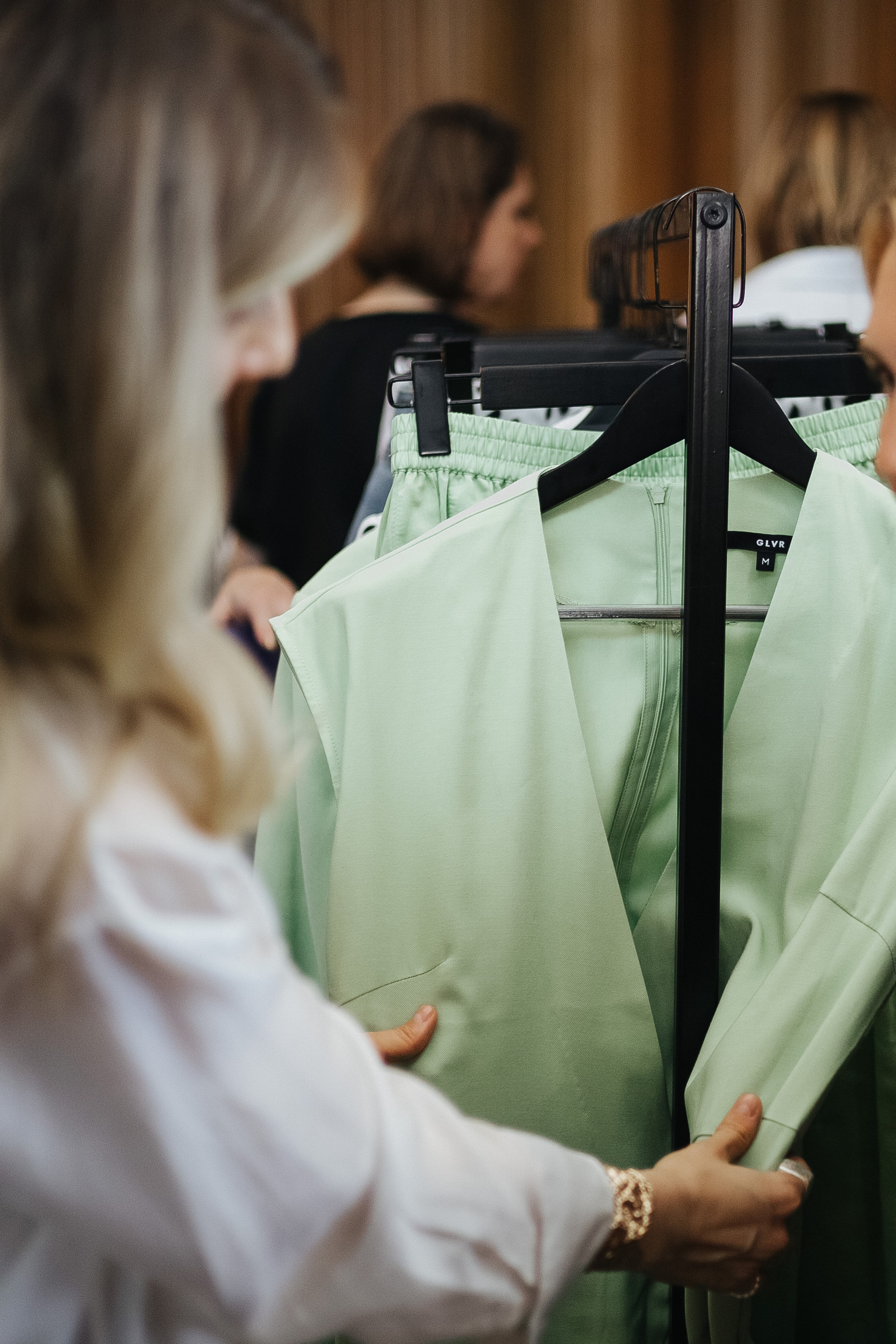 Презентация открытия магазина женской одежды GLVR в ресторане Fresco. Фотограф в Красноярске Надежда Воскресенская