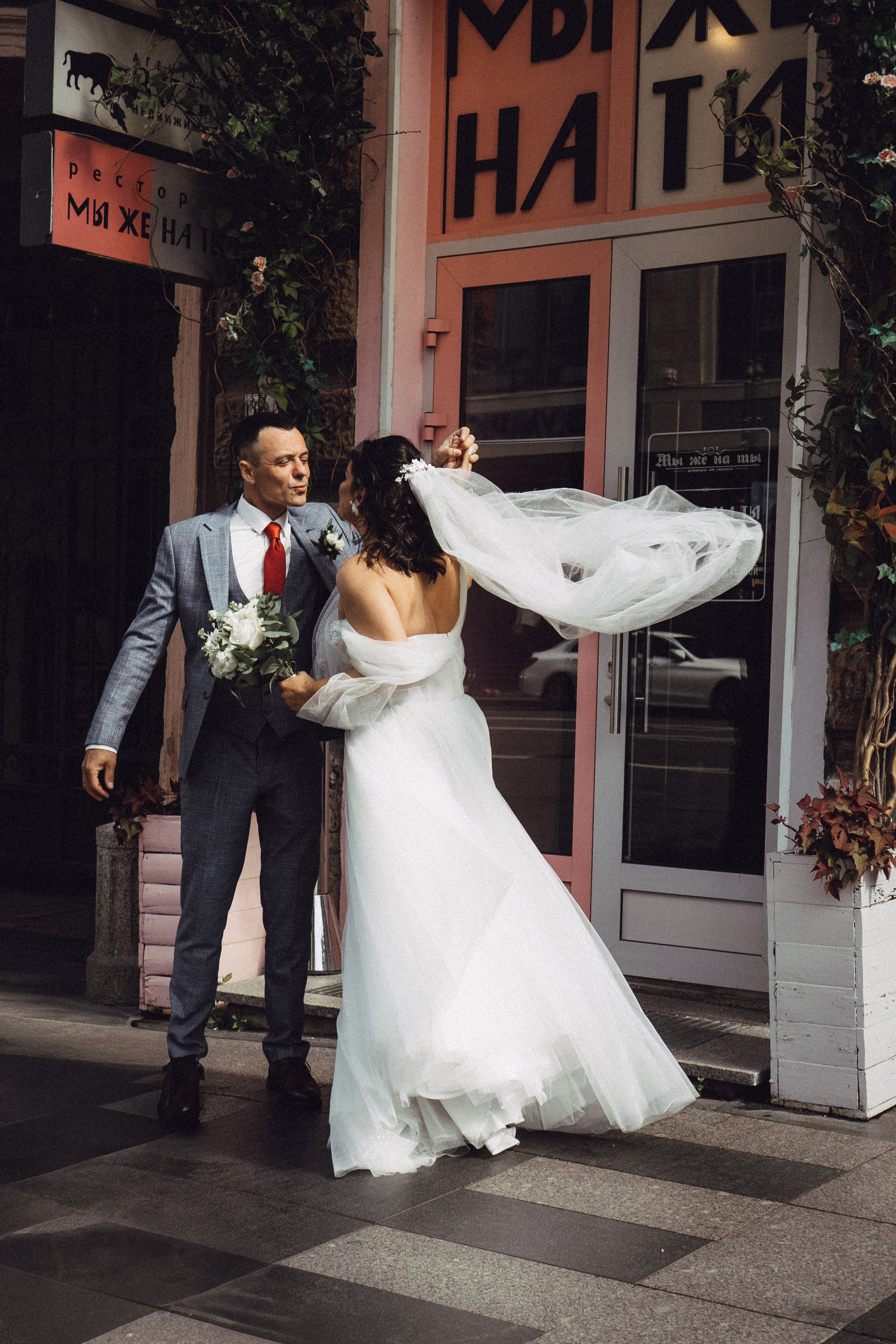 СВАДЕБНАЯ ПРОГУЛКА РЕСТОРАН МЫ ЖЕ НА ТЫ И ФОТОСЕССИИЯ С АВТОМОБИЛЕМ. Профессиональный фотограф, Санкт-Петербург — Виктория Богомолова