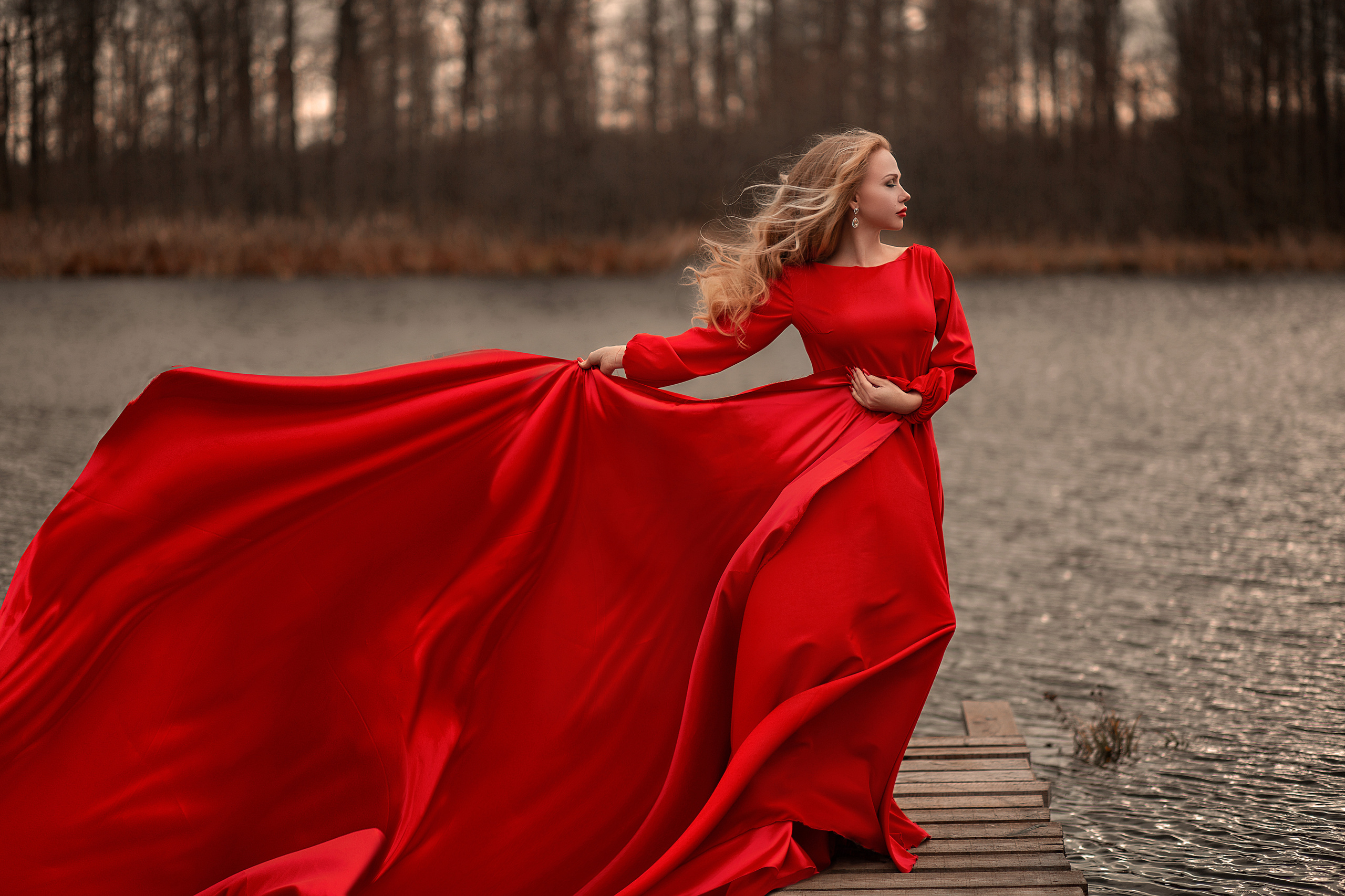 КРАСНОЕ ПЛАТЬЕ (размер 42-48). Фотосессия с лошадьми в Нижнем Новгороде