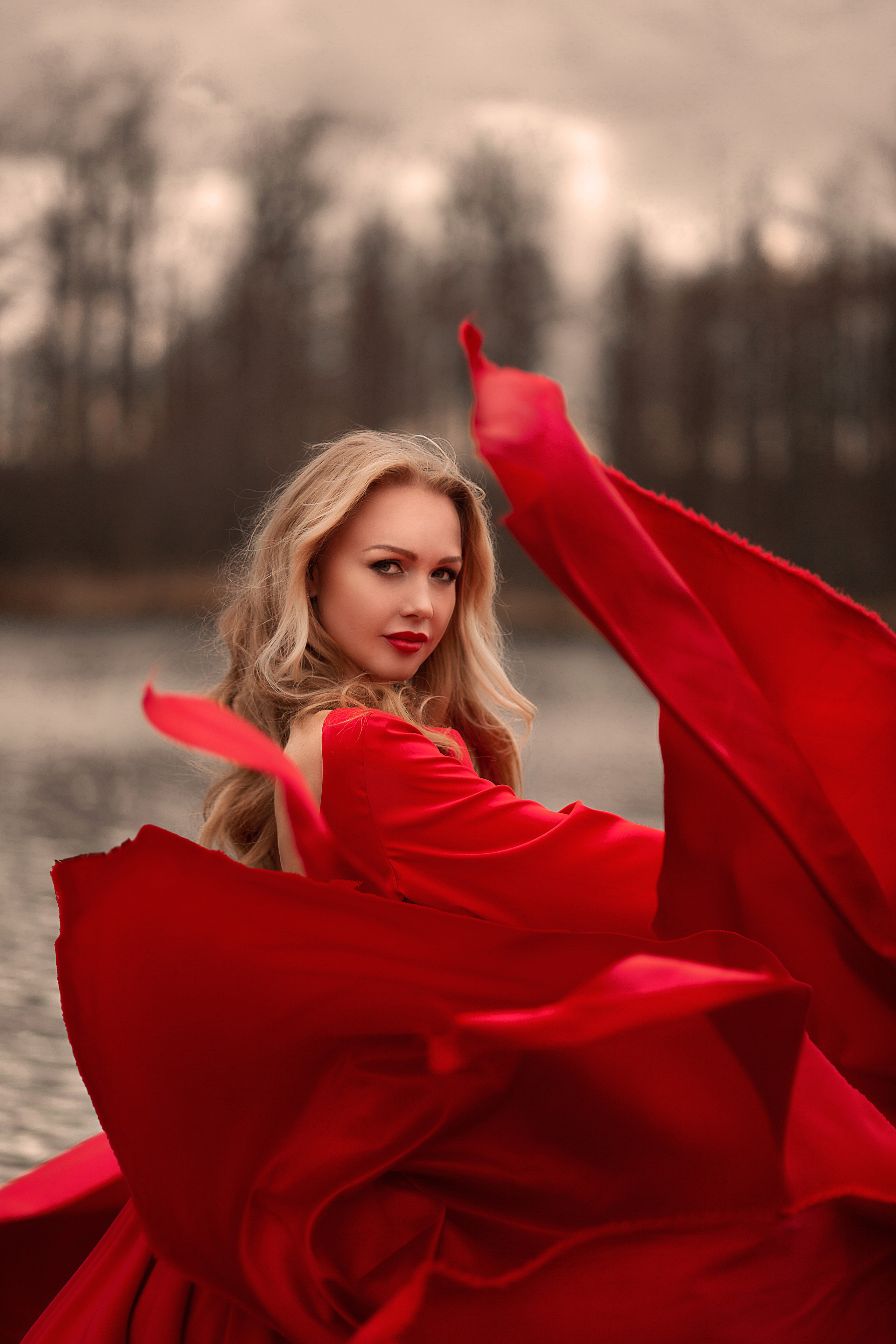 КРАСНОЕ ПЛАТЬЕ (размер 42-48). Фотосессия с лошадьми в Нижнем Новгороде