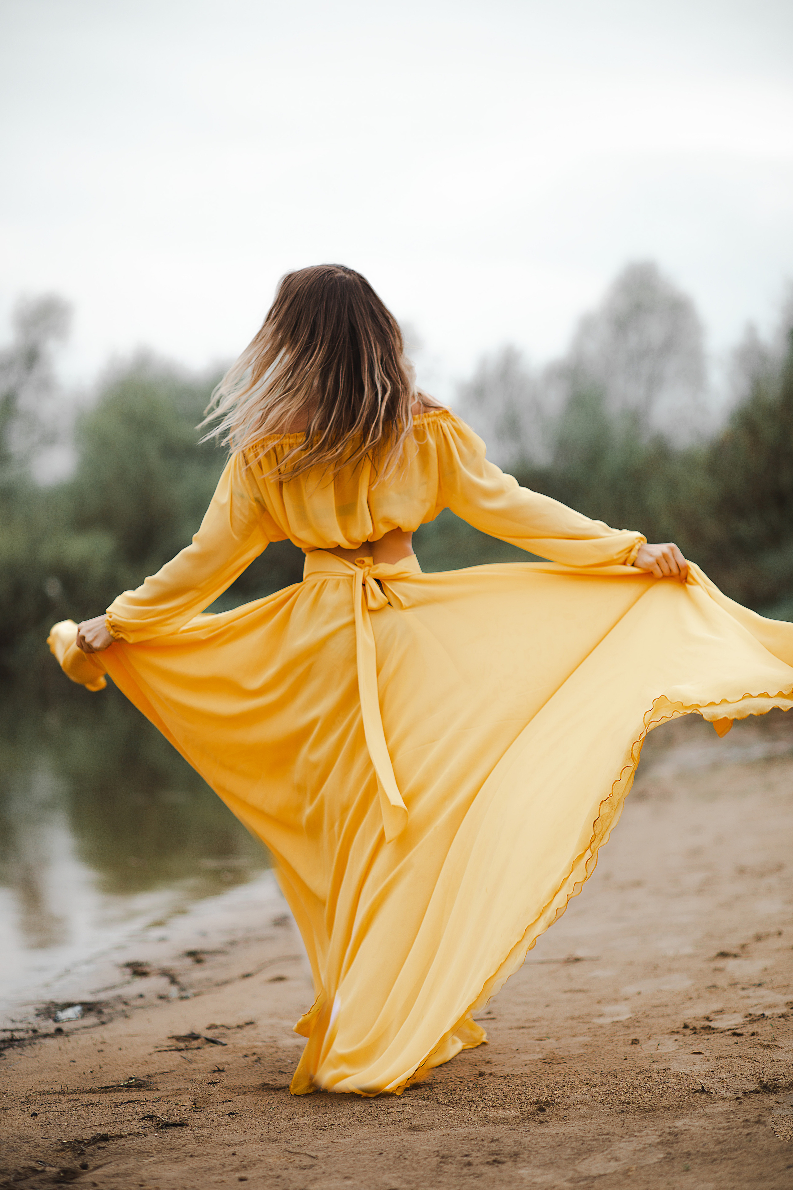 Желтый костюм юбка+топ (размер 42-48). Фотосессия с лошадьми в Нижнем Новгороде