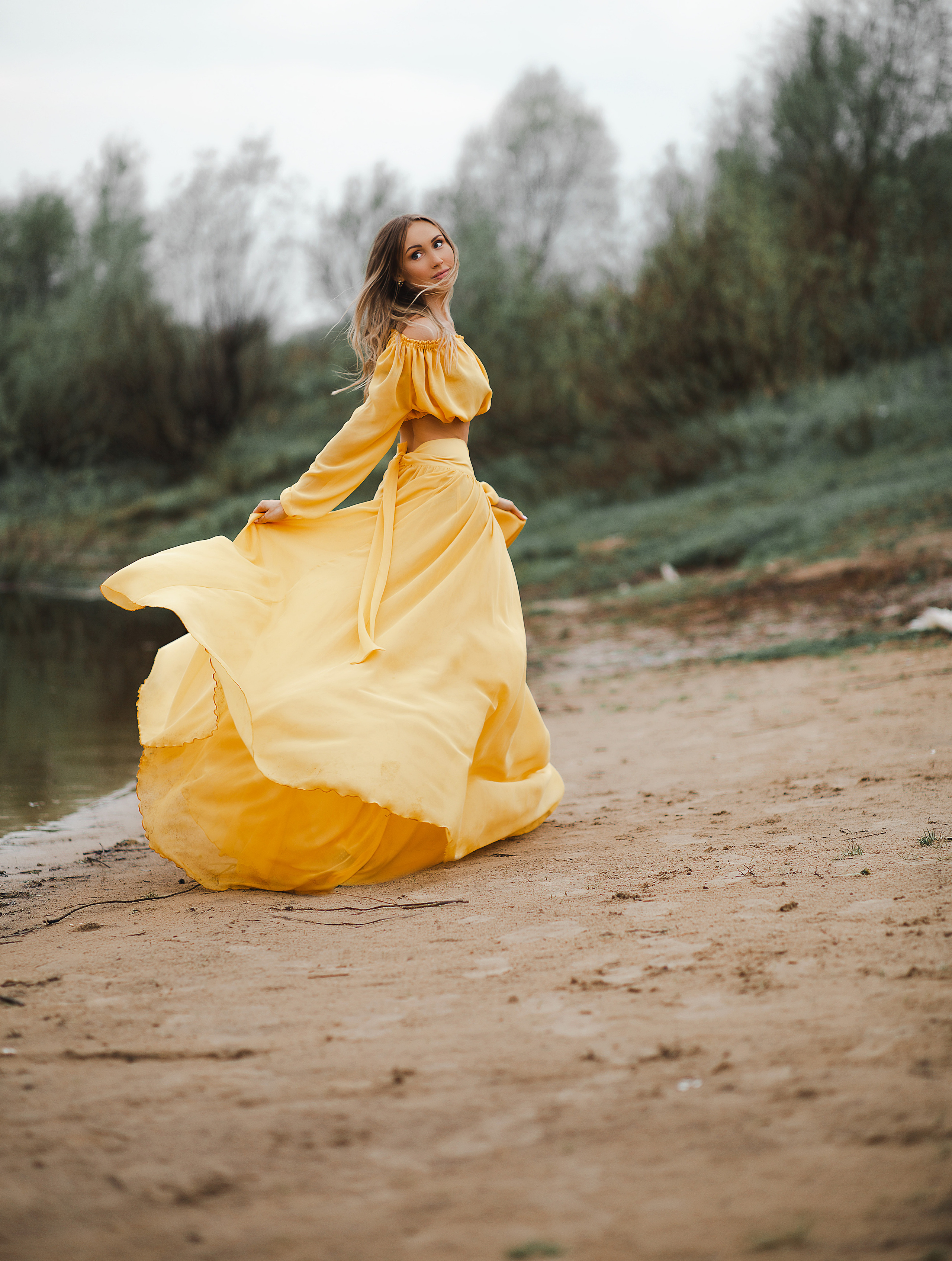 Желтый костюм юбка+топ (размер 42-48). Фотосессия с лошадьми в Нижнем Новгороде