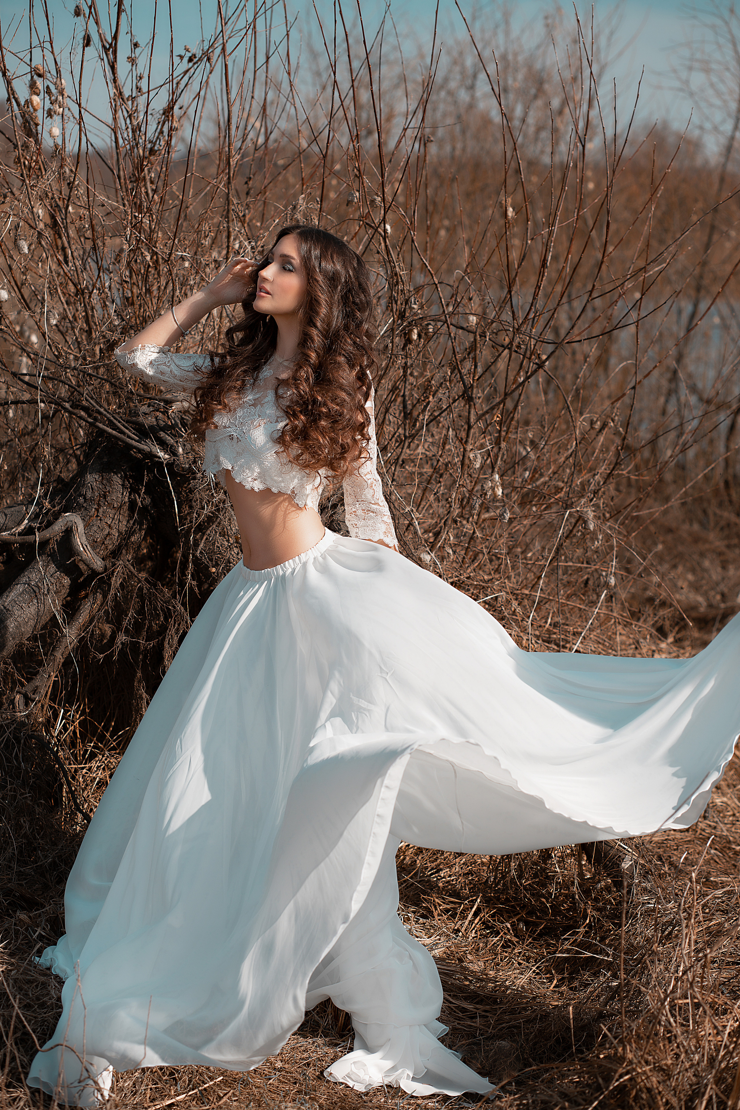 Белое платье из шифона/костюм (размер платья 42-50, размер костюма 40-44). Фотосессия с лошадьми в Нижнем Новгороде