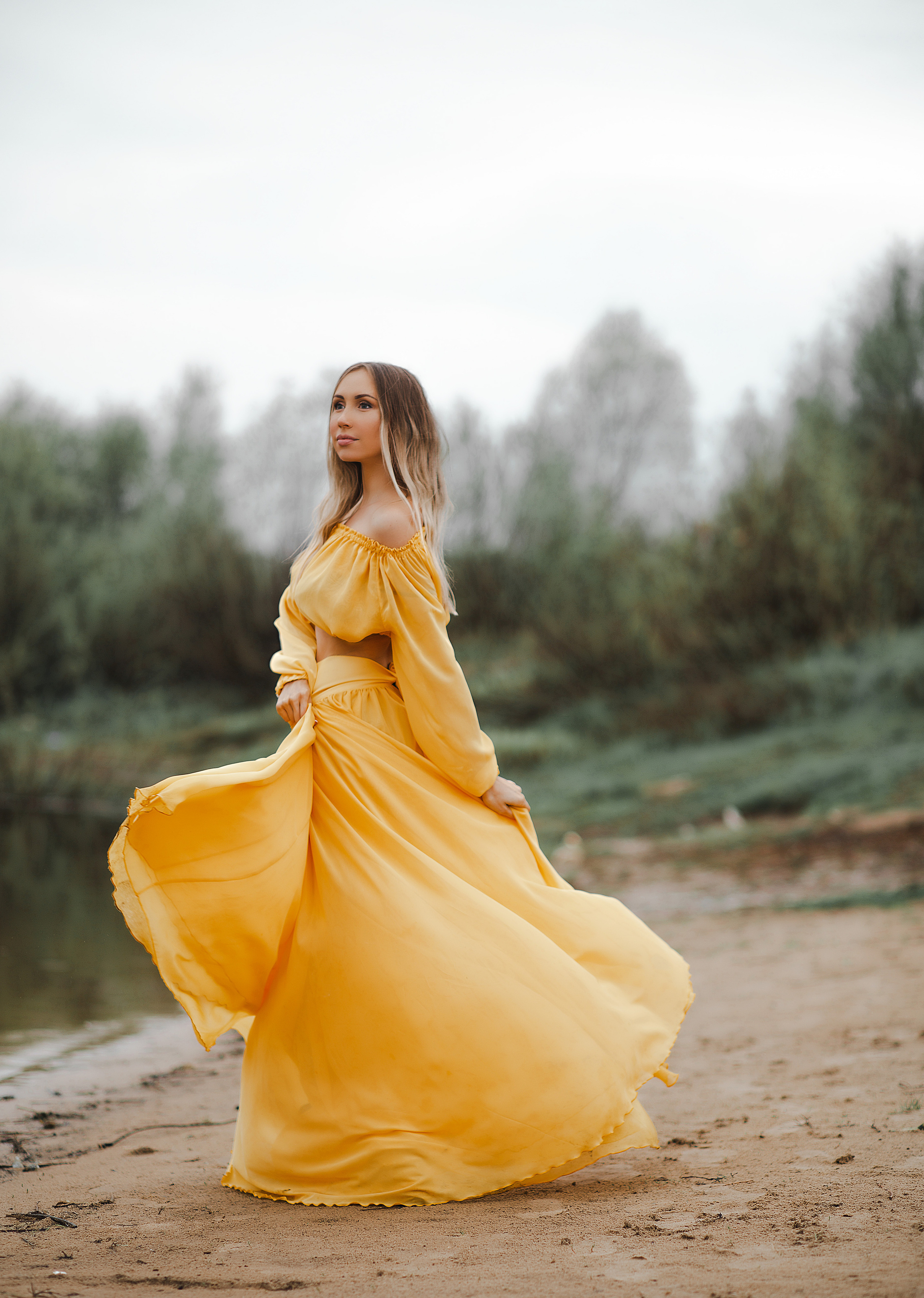 Желтый костюм юбка+топ (размер 42-48). Фотосессия с лошадьми в Нижнем Новгороде