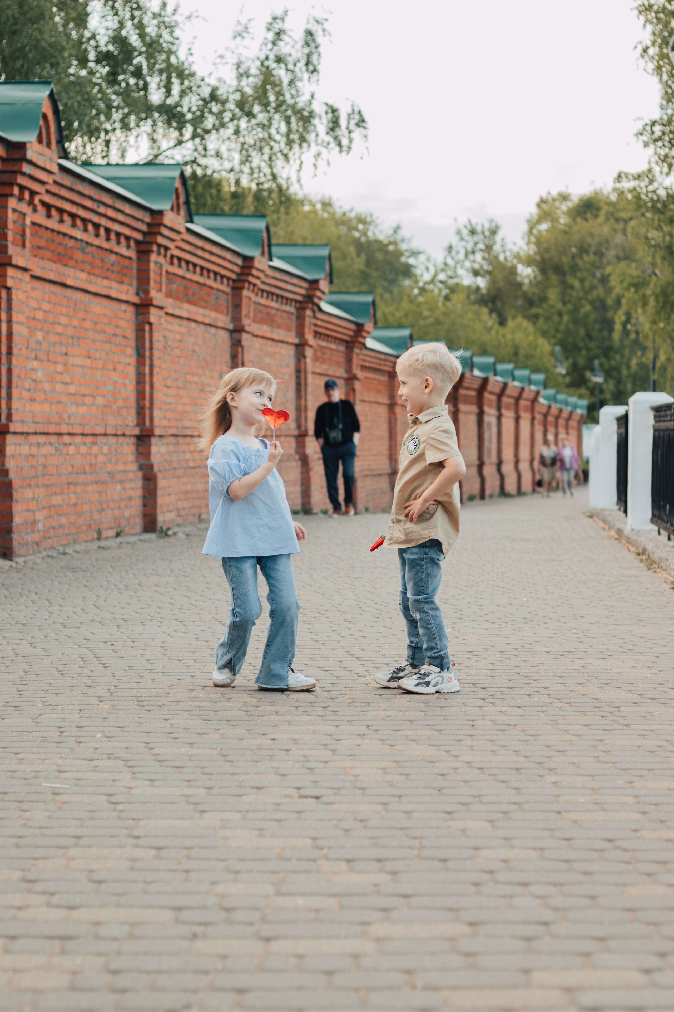 Прогулка с мамой по городу
